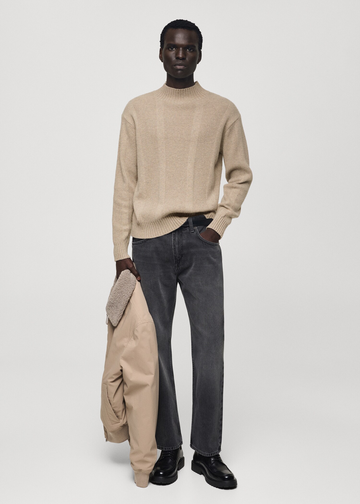 Knitted sweater with wool structure - General plane