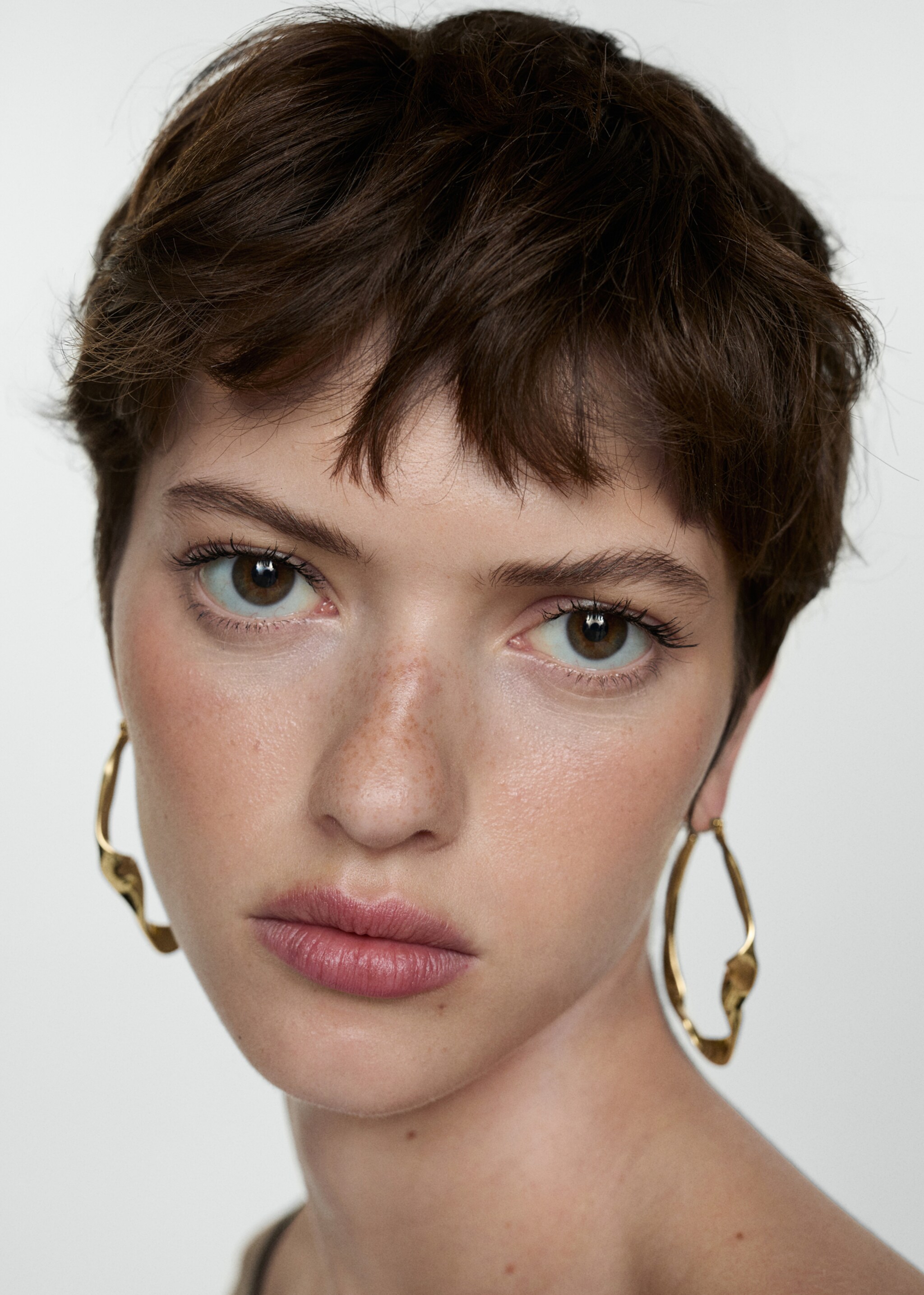 Twisted hoop earrings - General plane