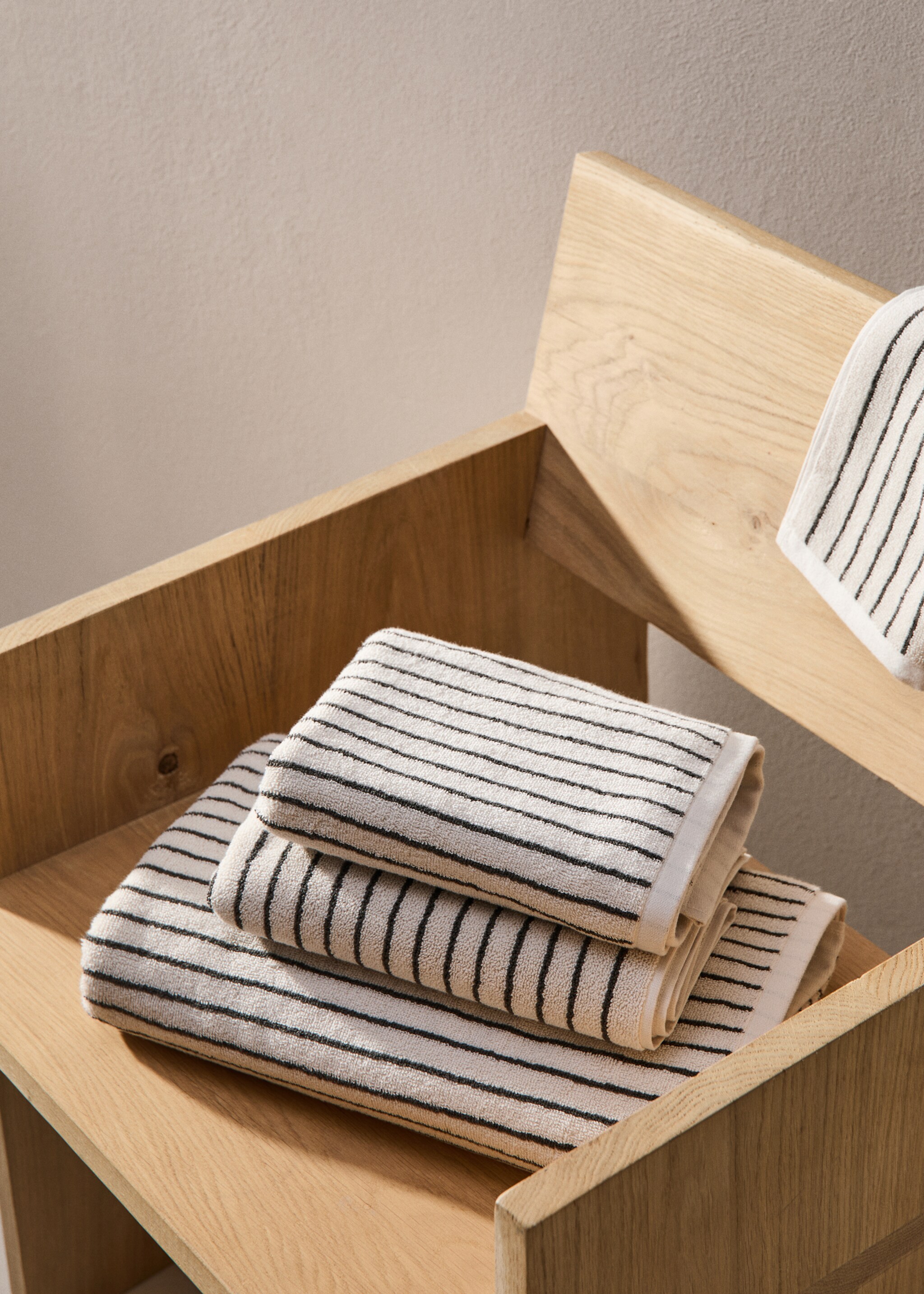 Striped hand towel 50x90cm - General plane, Beige. Ref: 77010646-00.