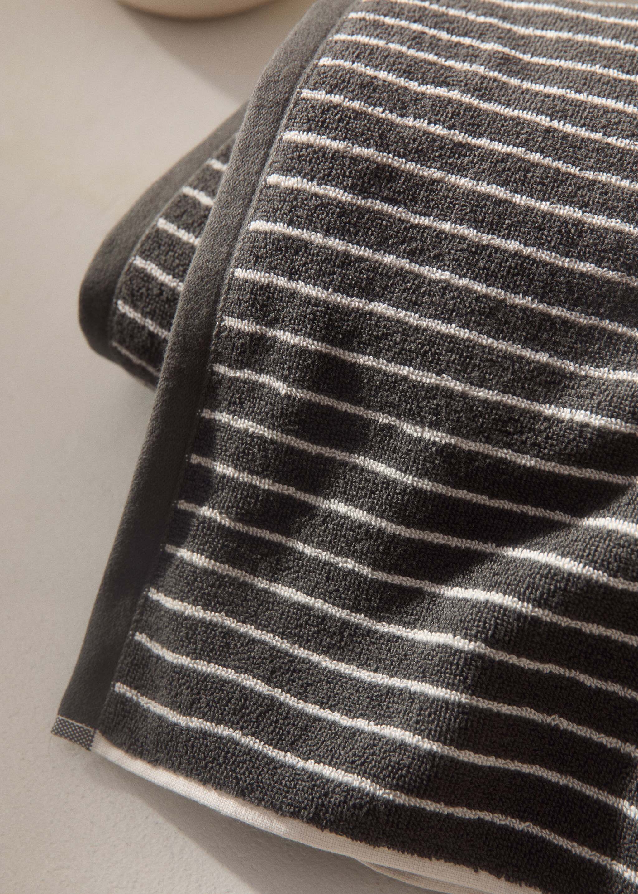 Striped hand towel 50x90cm - General plane, Charcoal. Ref: 77010646-00.
