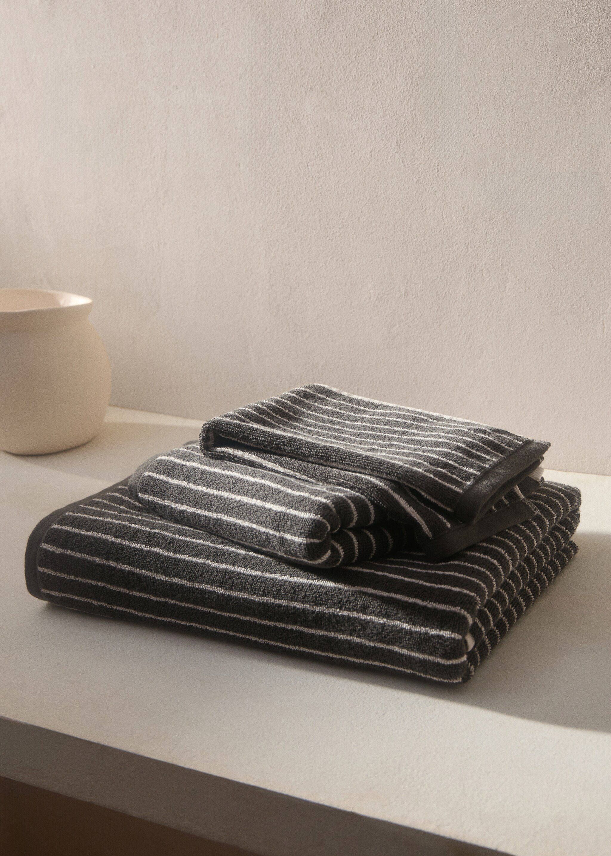 Striped bath towel 90x150cm - General plane, Charcoal. Ref: 77010647-00.