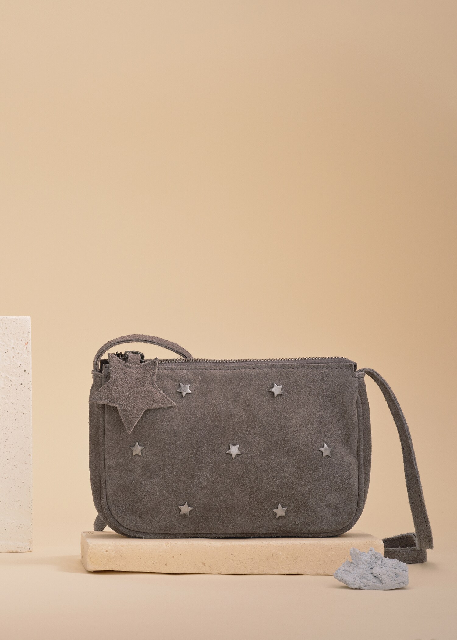 Leather bag with star studs - General plane