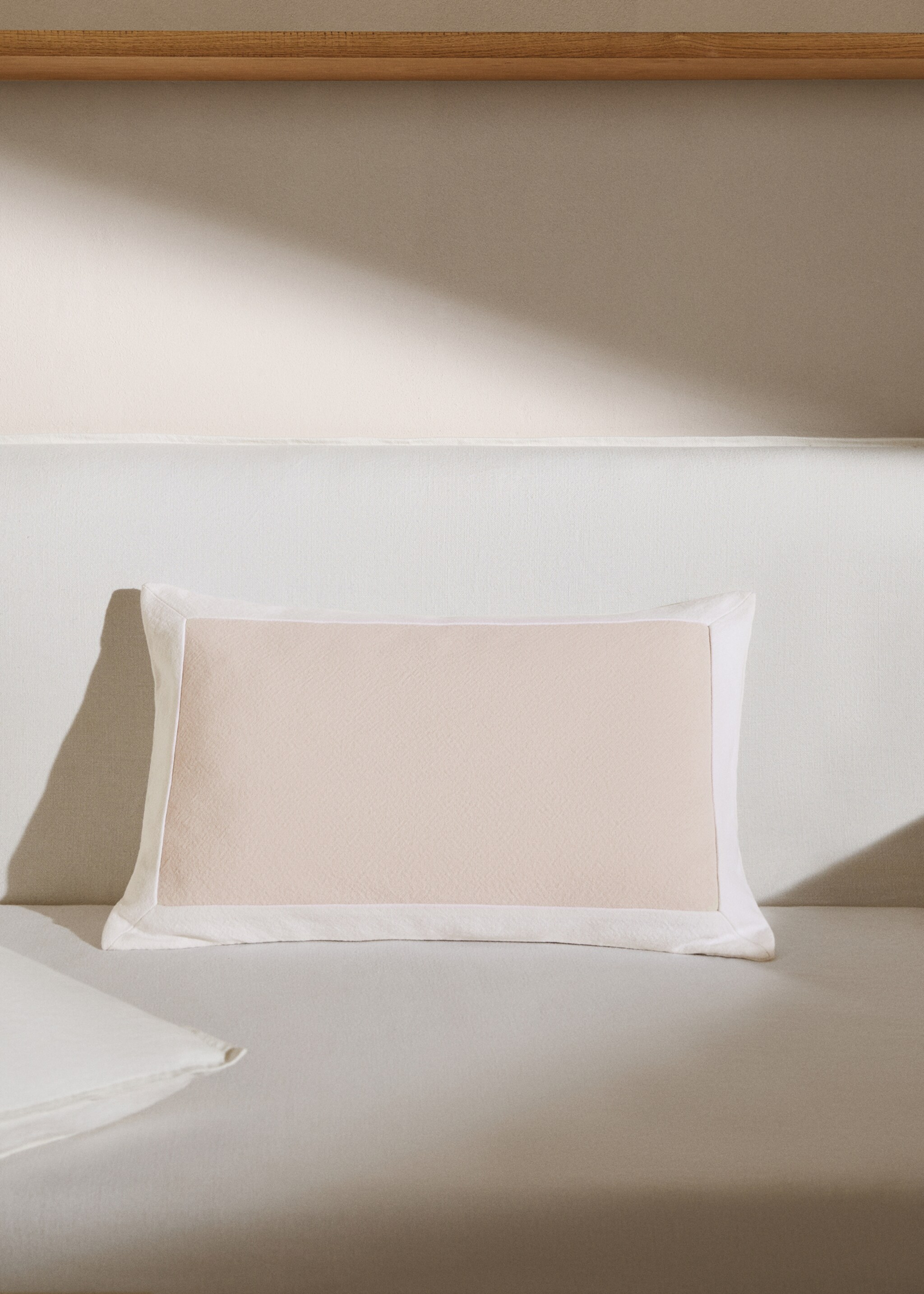 Kissenhülle aus Baumwoll-Leinengemisch 40 x 60 cm - Allgemeine Ansicht, Sandfarben. Ref: 77013290-00.