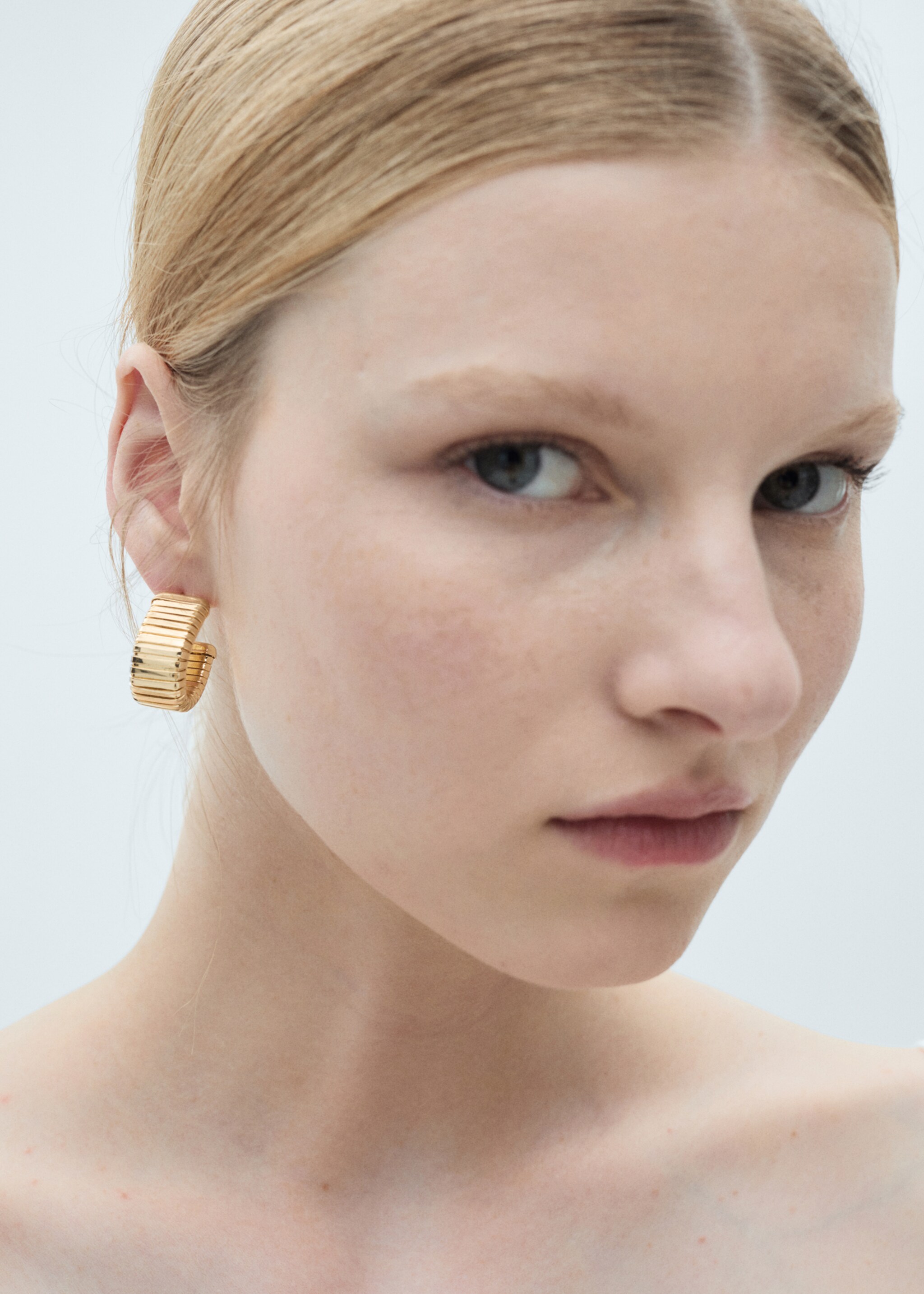 Textured hoop earrings - General plane