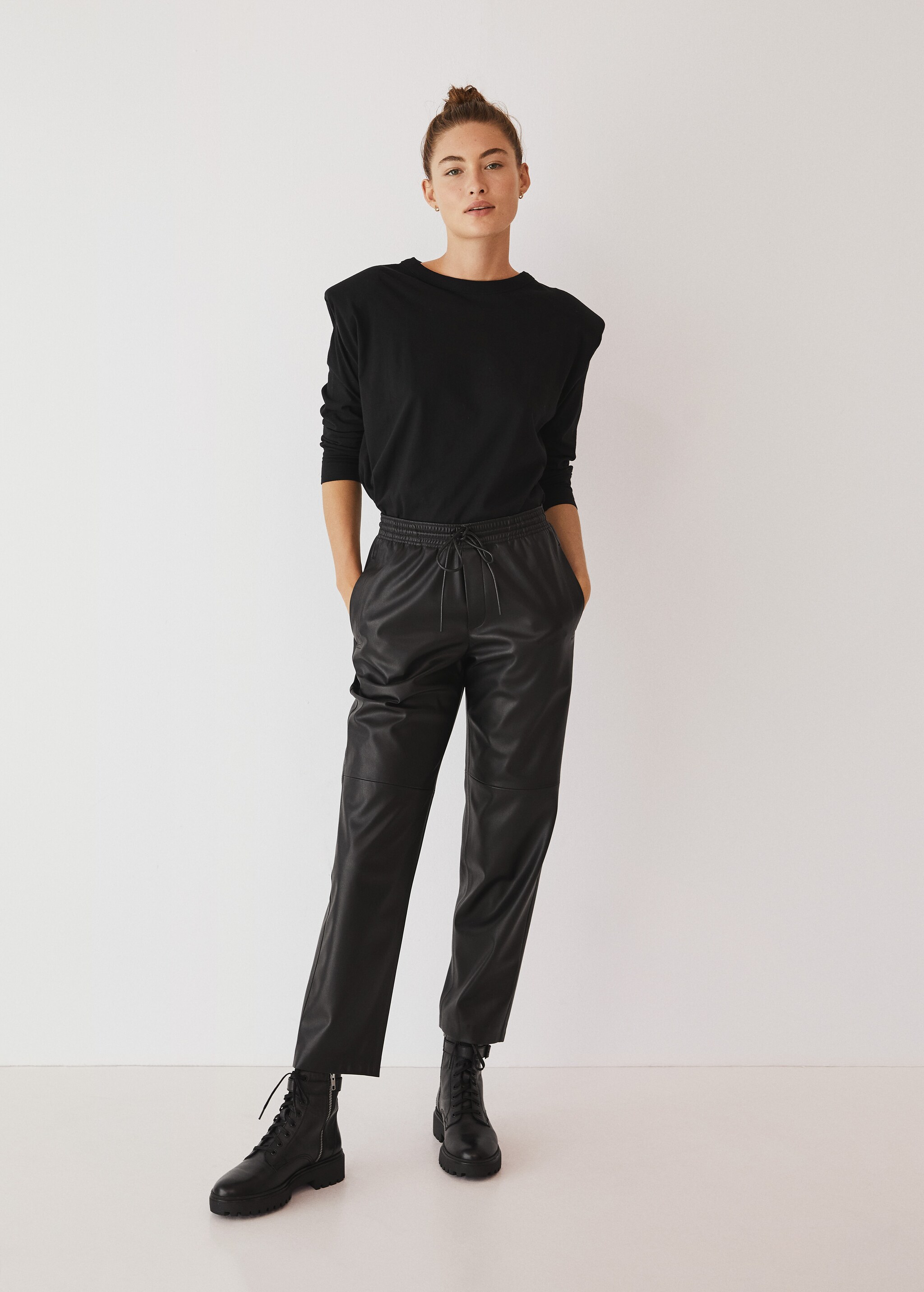 Pantalón cintura elástica efecto piel - Plano general