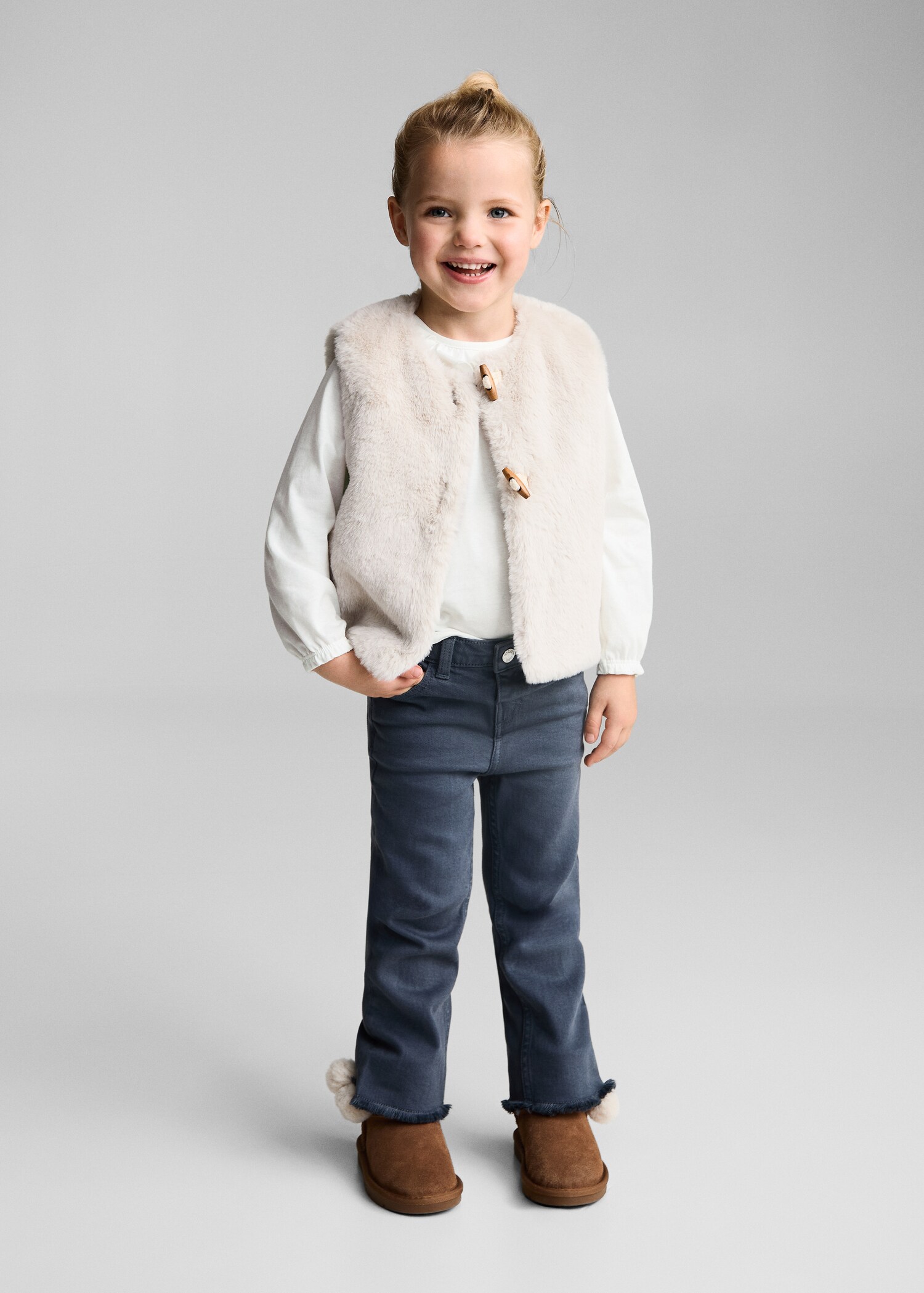 T-Shirt mit Rüschenkragen - Allgemeine Ansicht