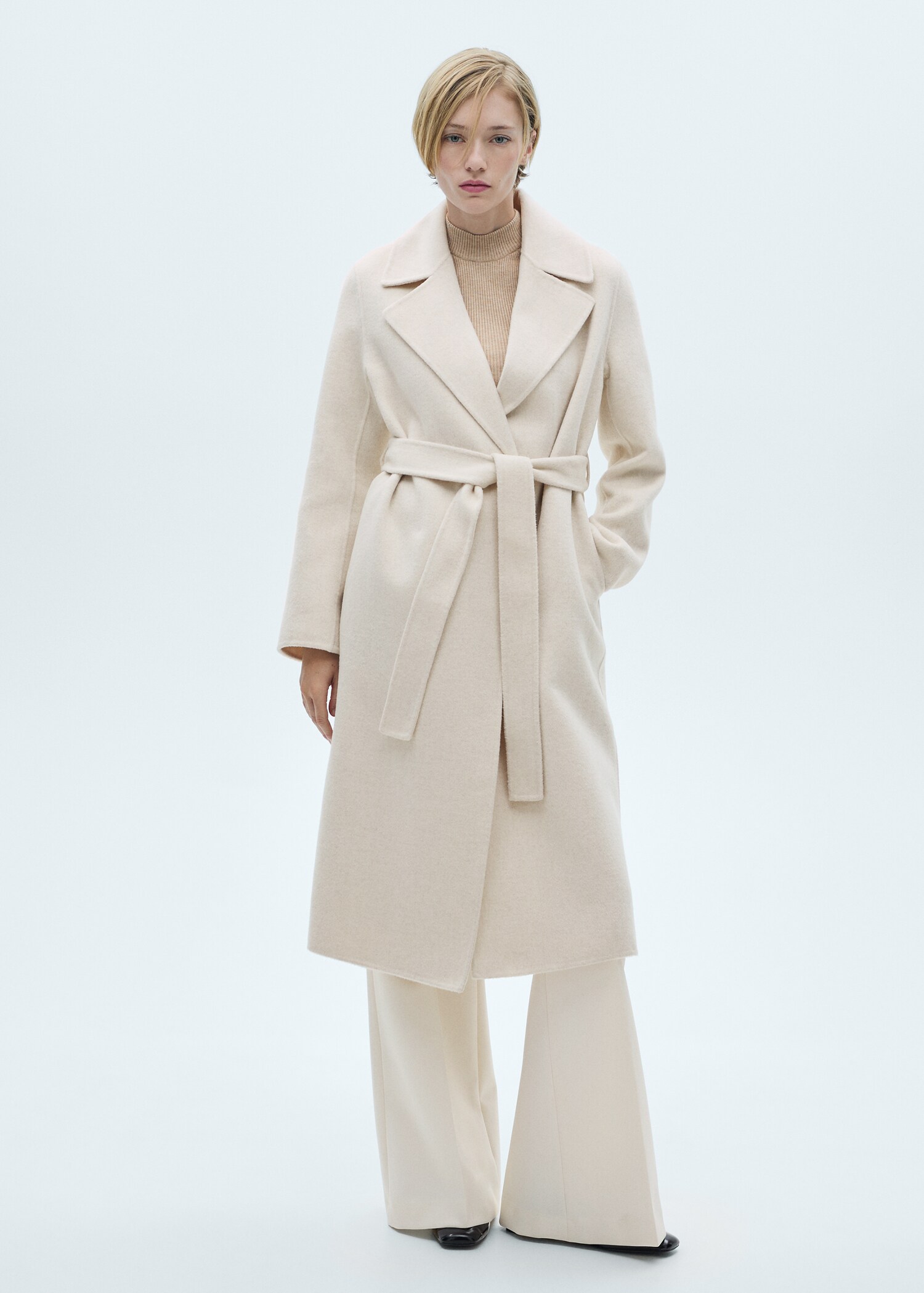Manteau en laine handmade avec ceinture - Plan général