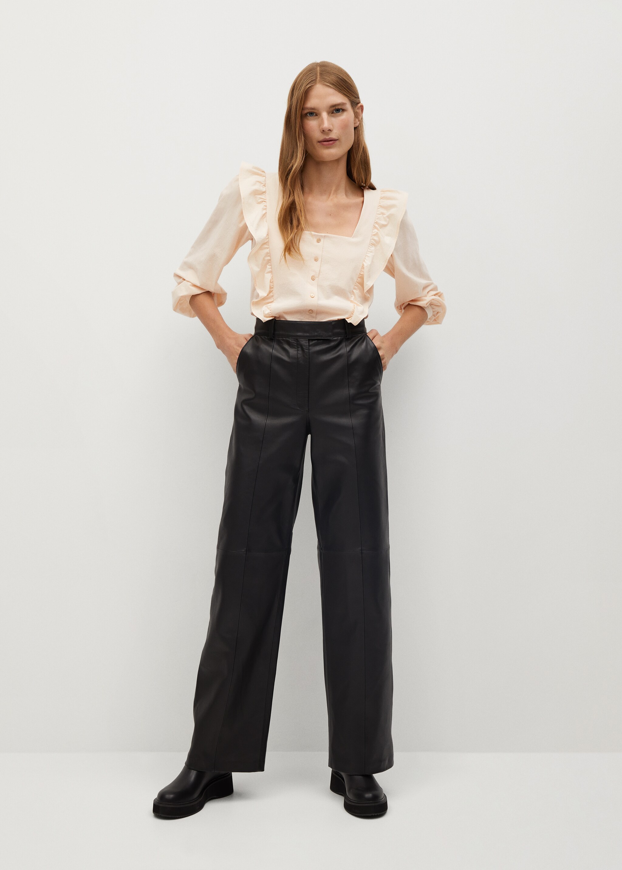 Blusa volante hombro - Plano general