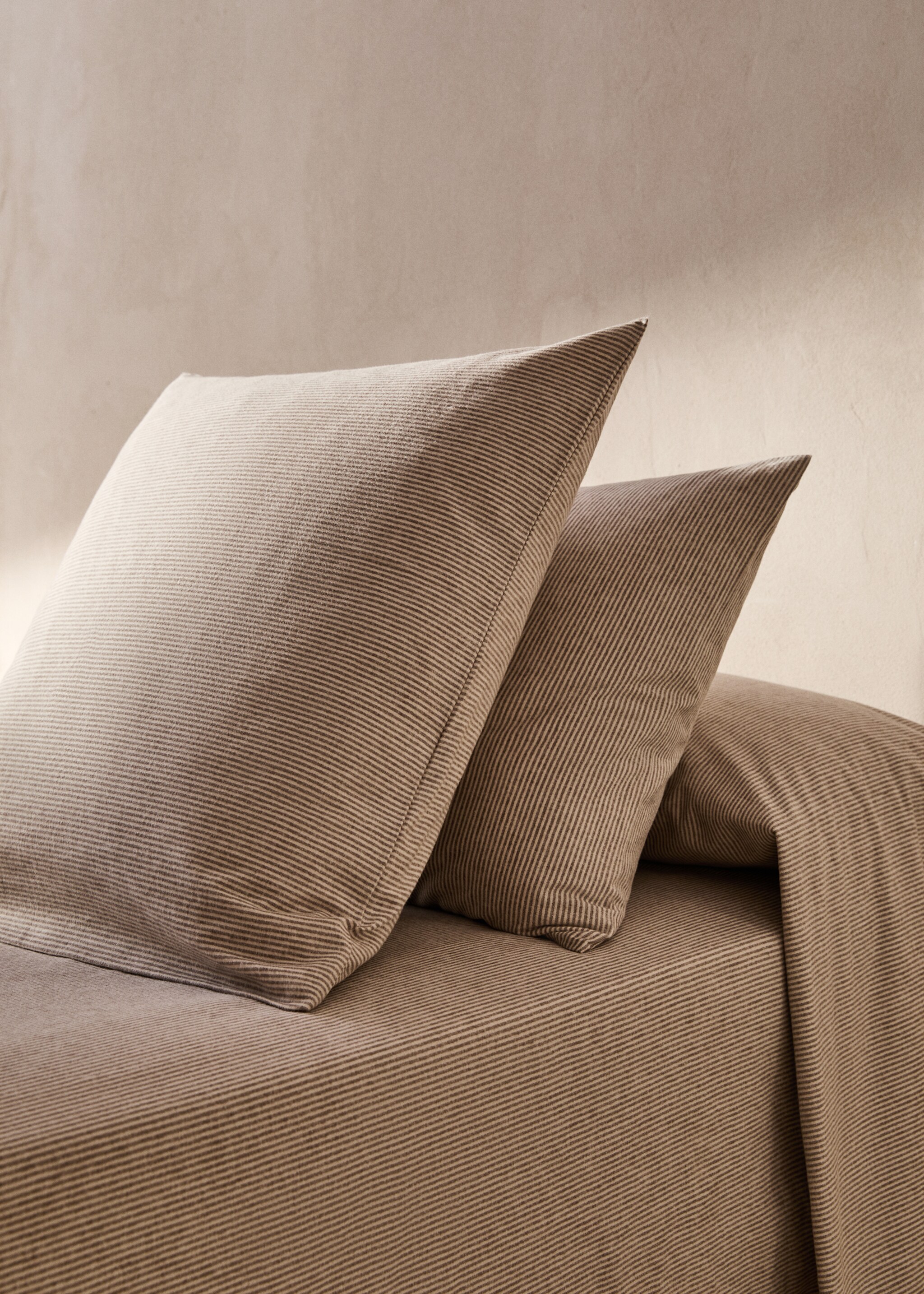 Randigt örngott i bomullsflanell 50x75 cm - Allmän bild, Beige. Ref: 77017663-00.