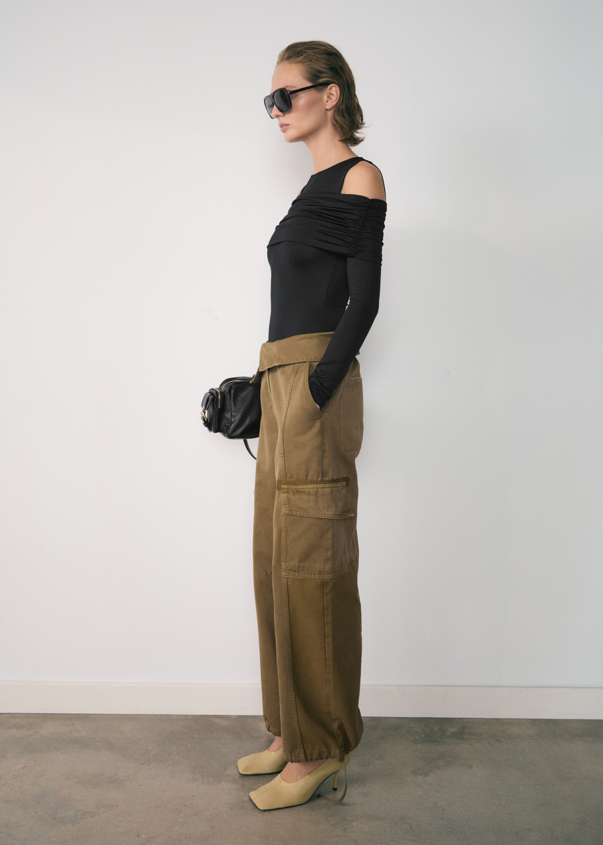 Jeans cargo cintura vuelta - Plano general, Khaki. Ref: 77017719-00.