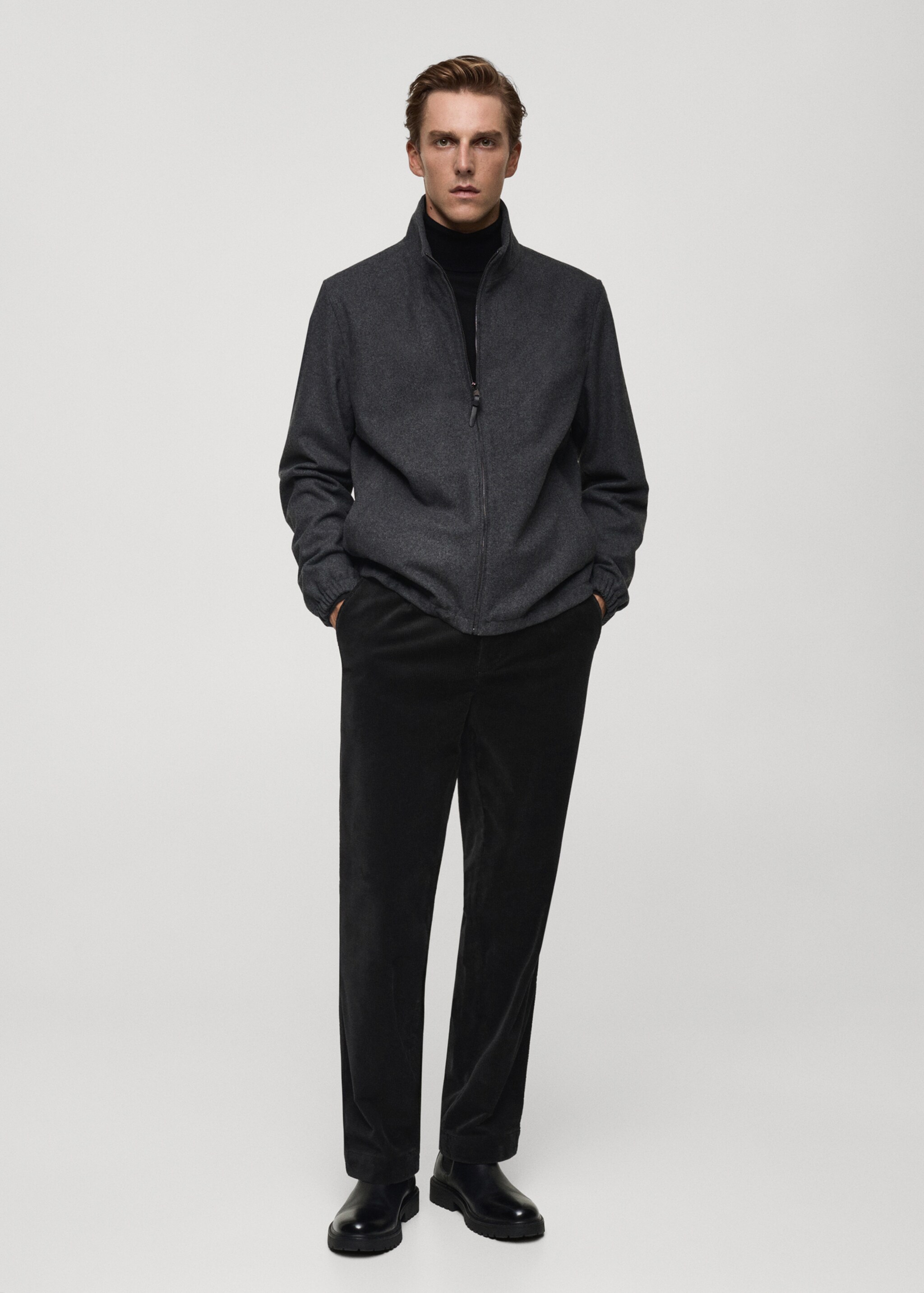 Manšestrové kalhoty se záševky straight fit - Celkový náhled, Černá. Ref: 77017921-00.