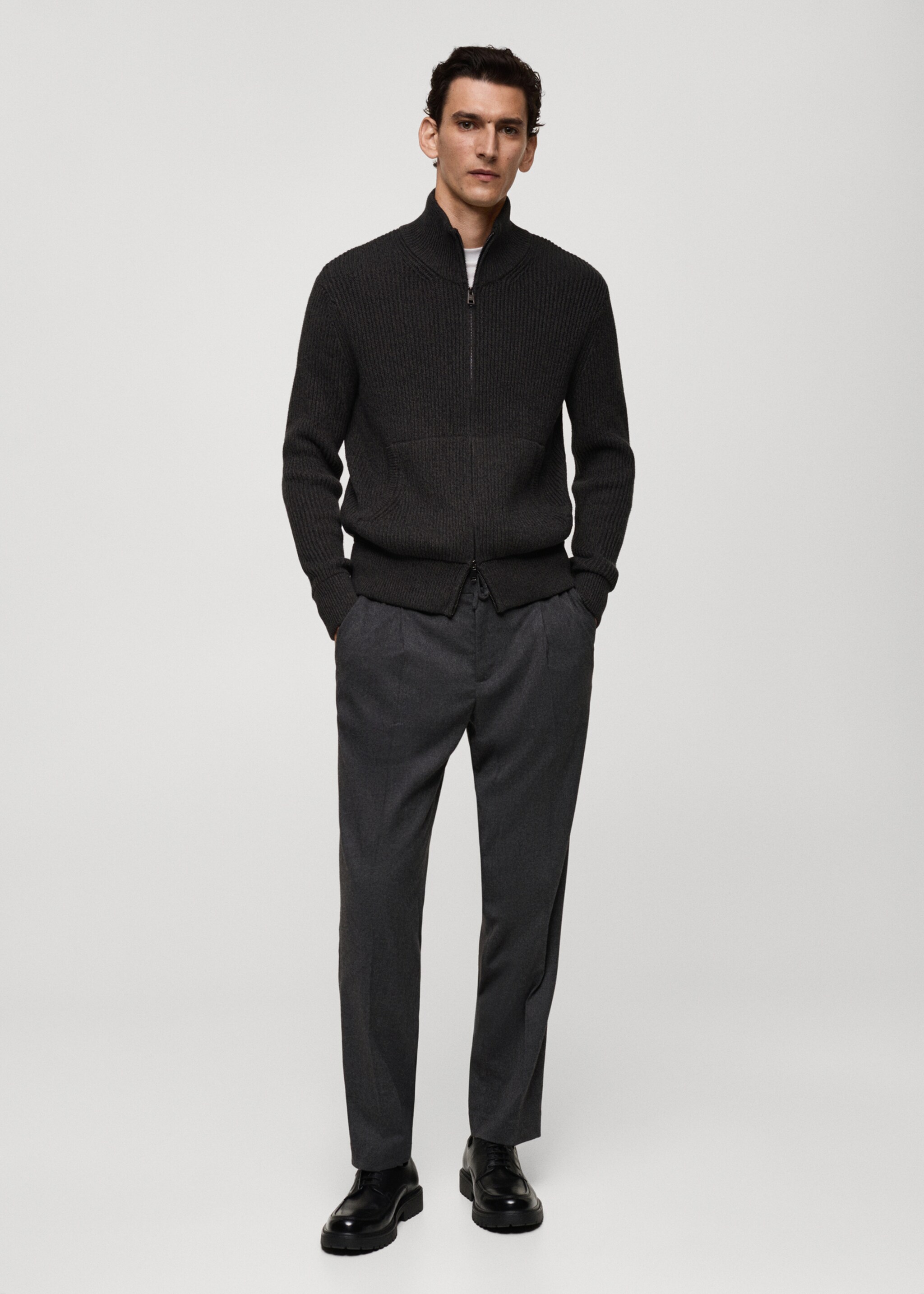 Pantalons regular fit pinces cordill - Pla general, Gris. Ref: 77017922-00.