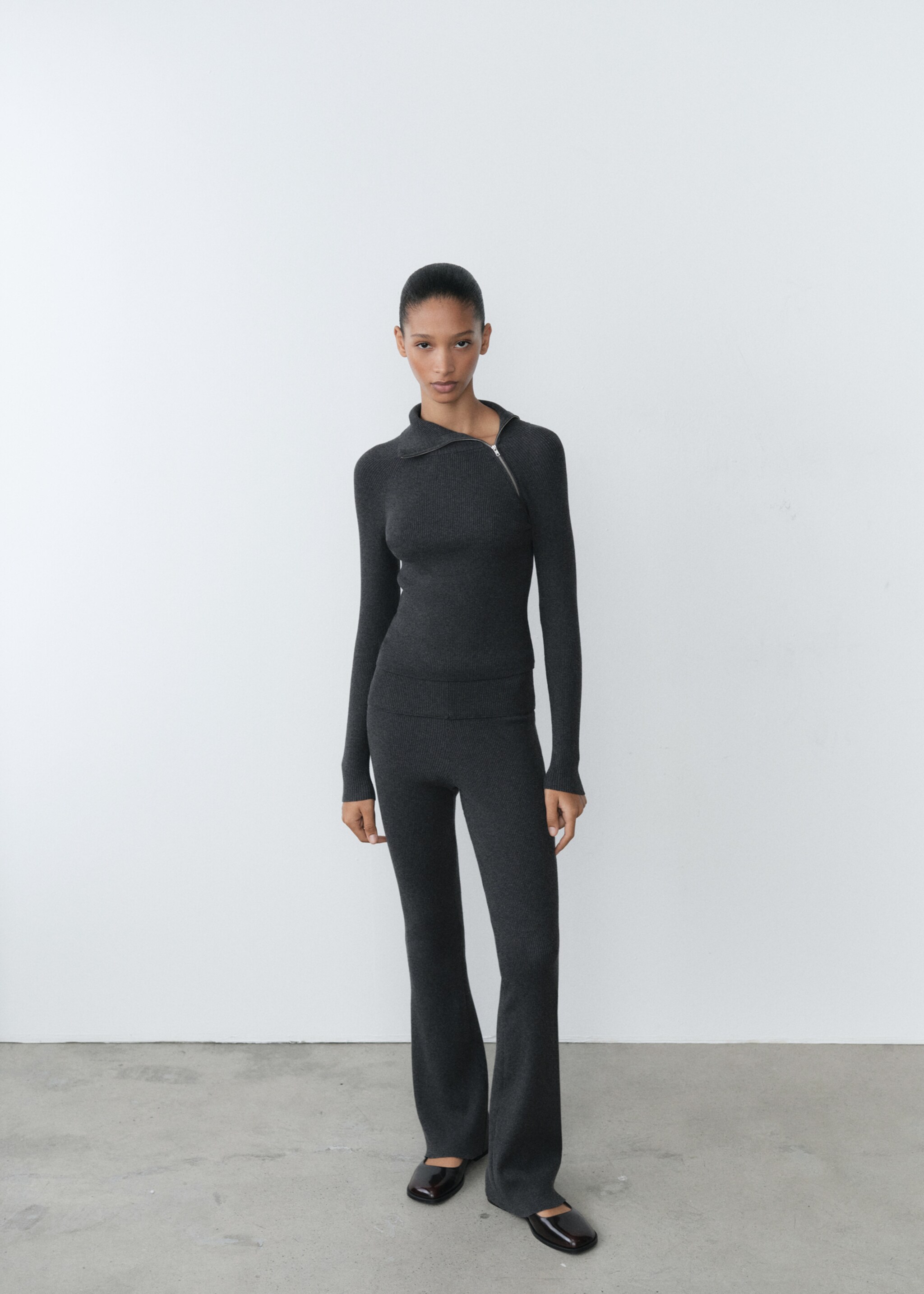 Gerippter Pullover mit Zip-Kragen - Allgemeine Ansicht, Grau. Ref: 77018637-00.