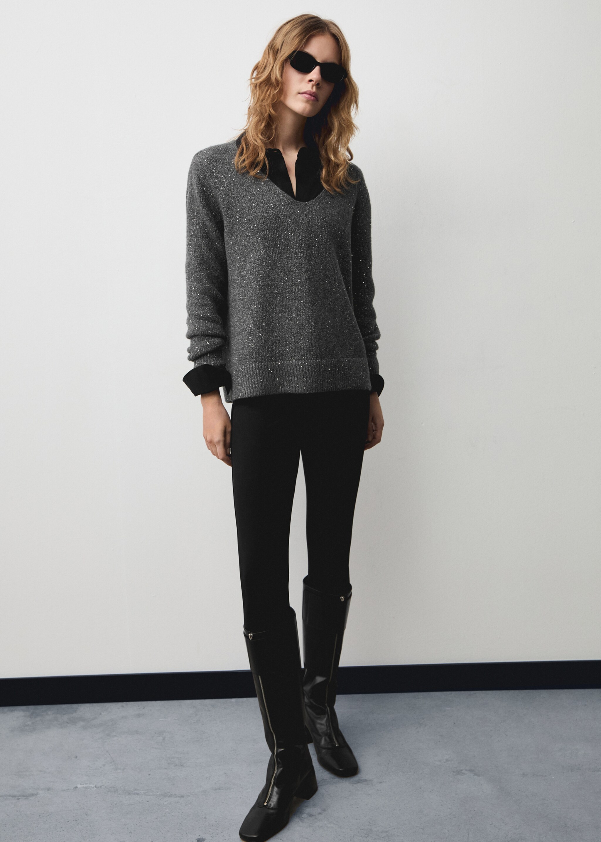 Pull-over col V paillettes - Plan général, Gris anthracite. Ref: 77019072-00.
