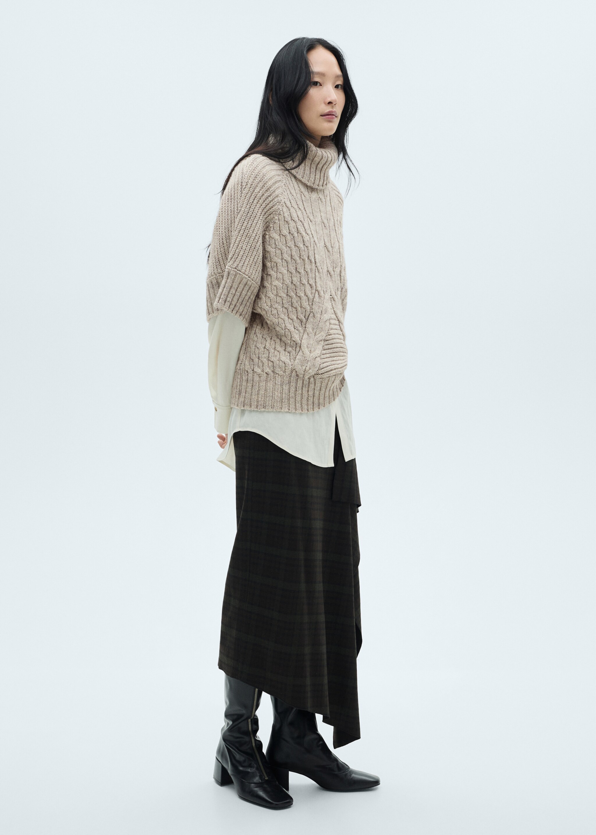 Short-sleeved braided sweater - General plane, Sand. Ref: 77019076-00.
