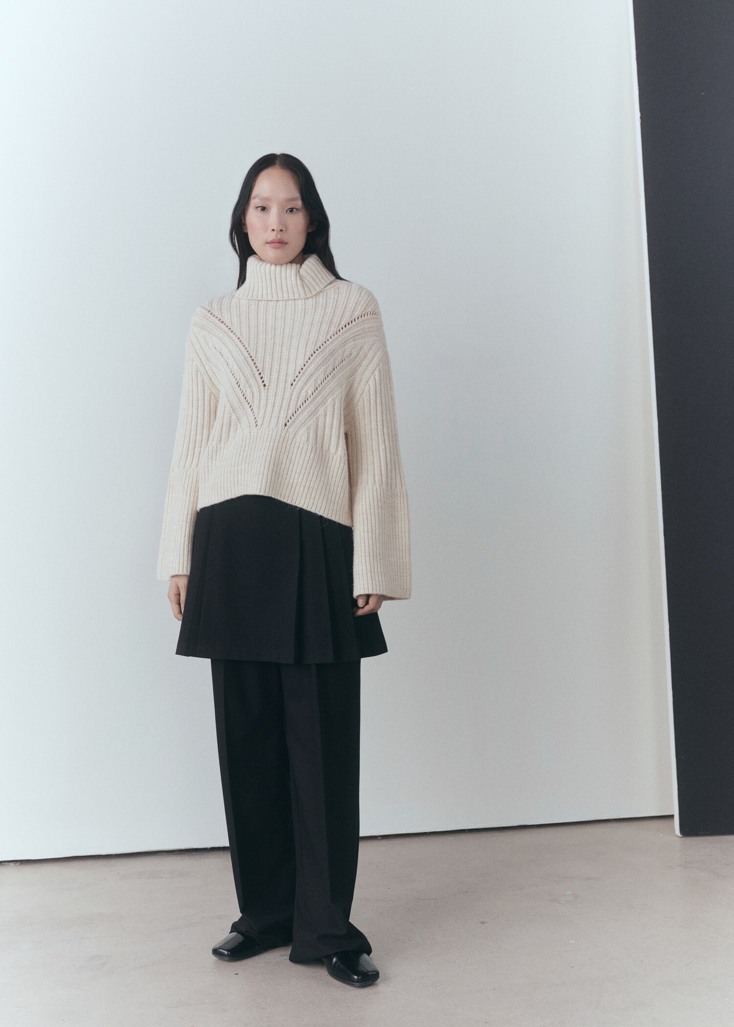 Rollkragenpullover mit locker gewebtem Detail - Allgemeine Ansicht