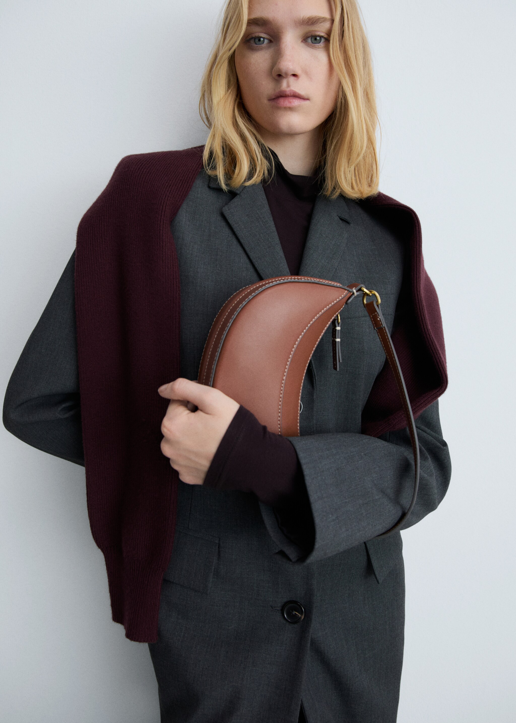 Oval shoulder bag - General plane, Leather. Ref: 77020328-00.