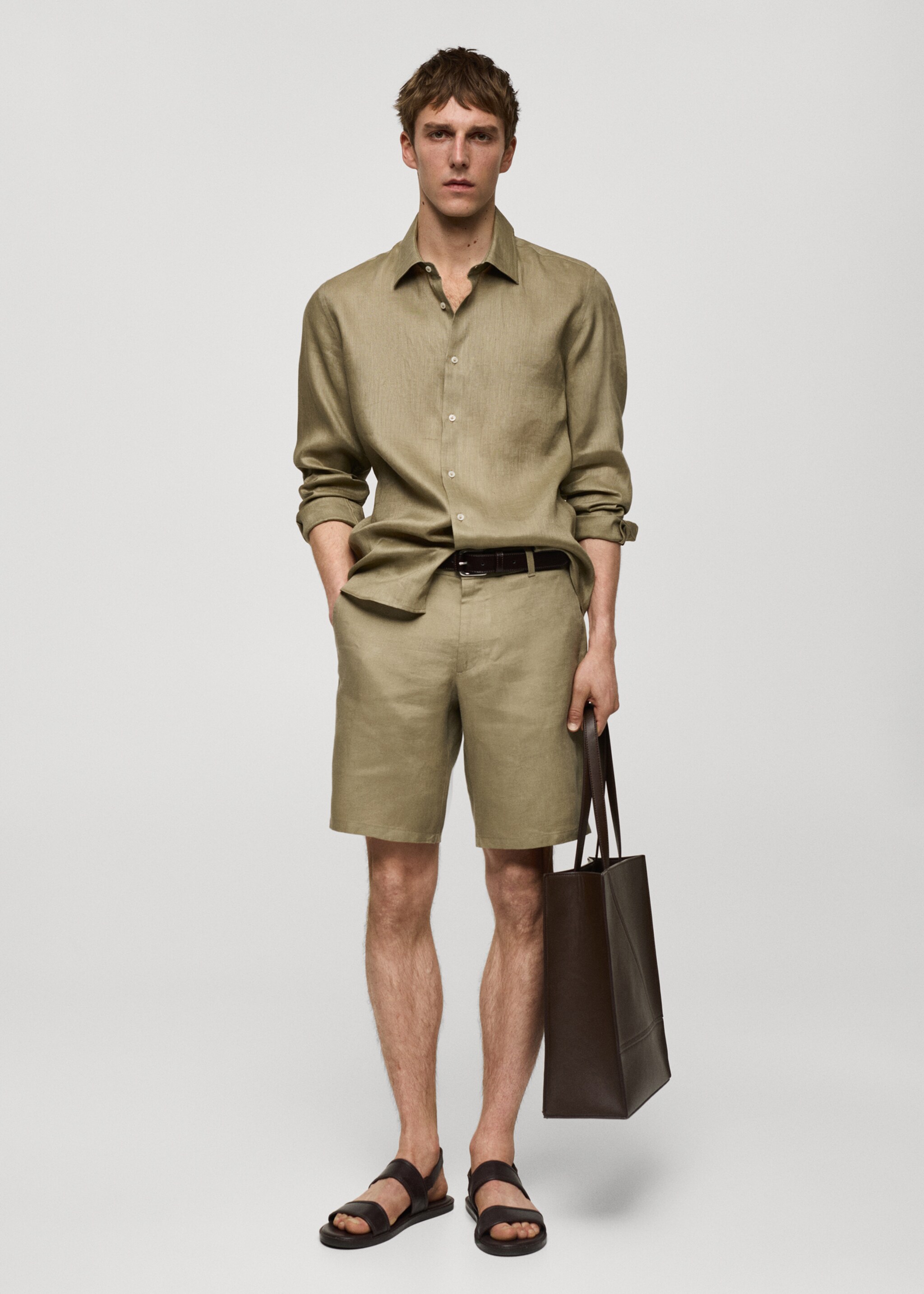 Camisa regular fit 100% lino - Plano general