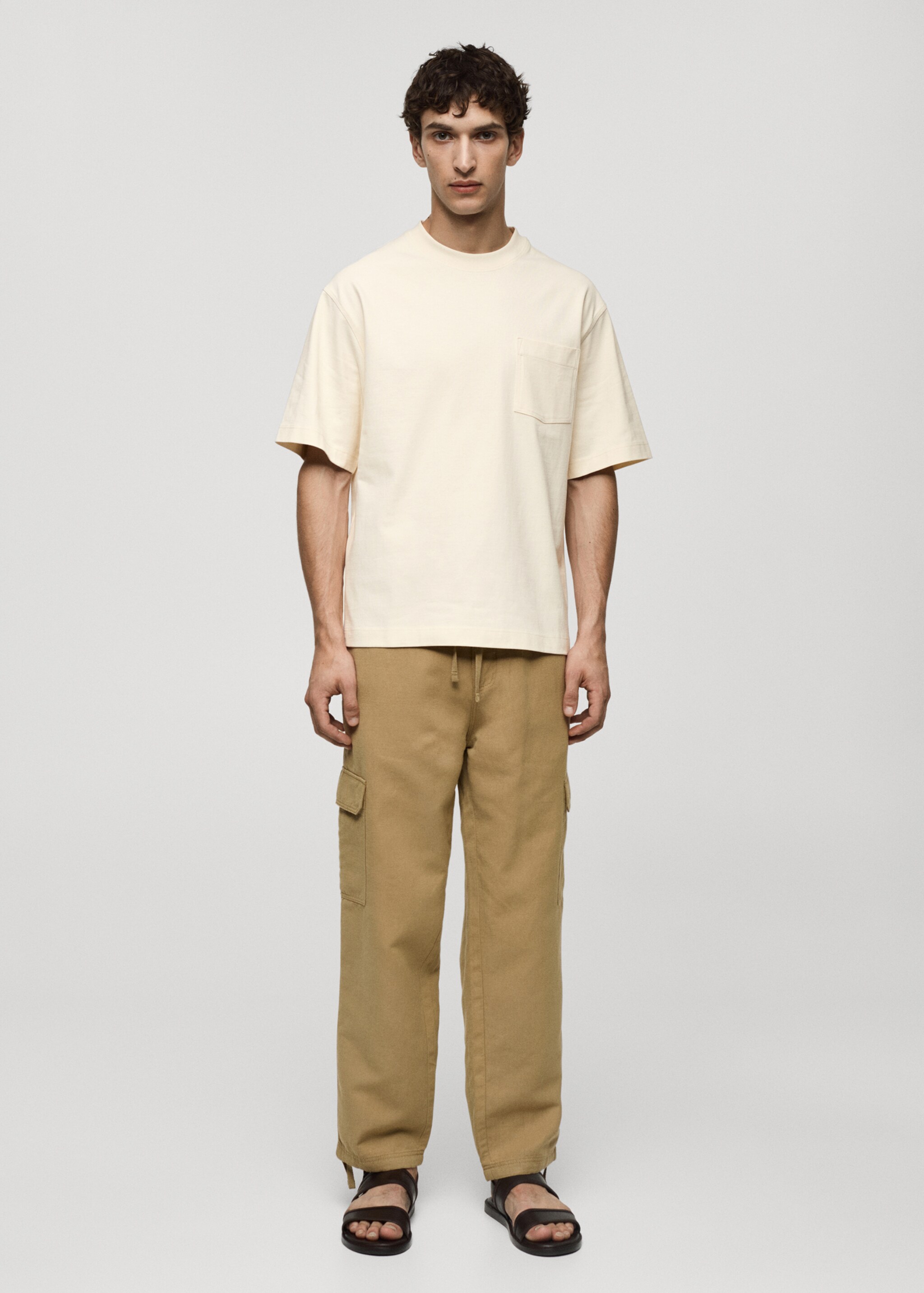 T-Shirt aus 100 % Baumwolle mit Tasche - Allgemeine Ansicht