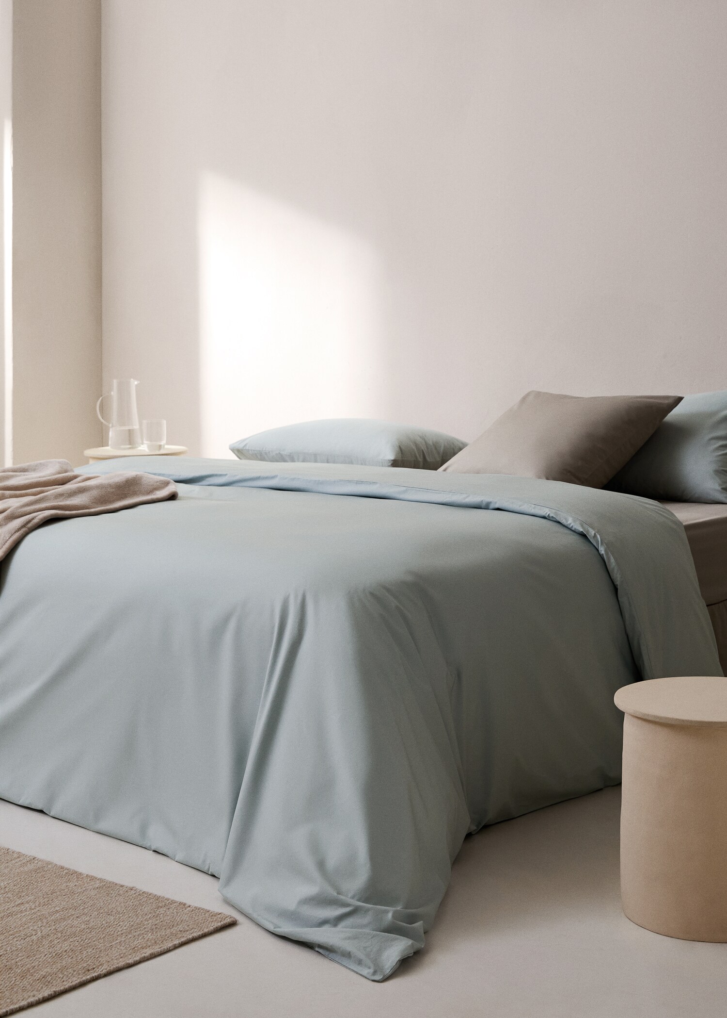 300 thread count cotton duvet cover for Queen bed - General plane