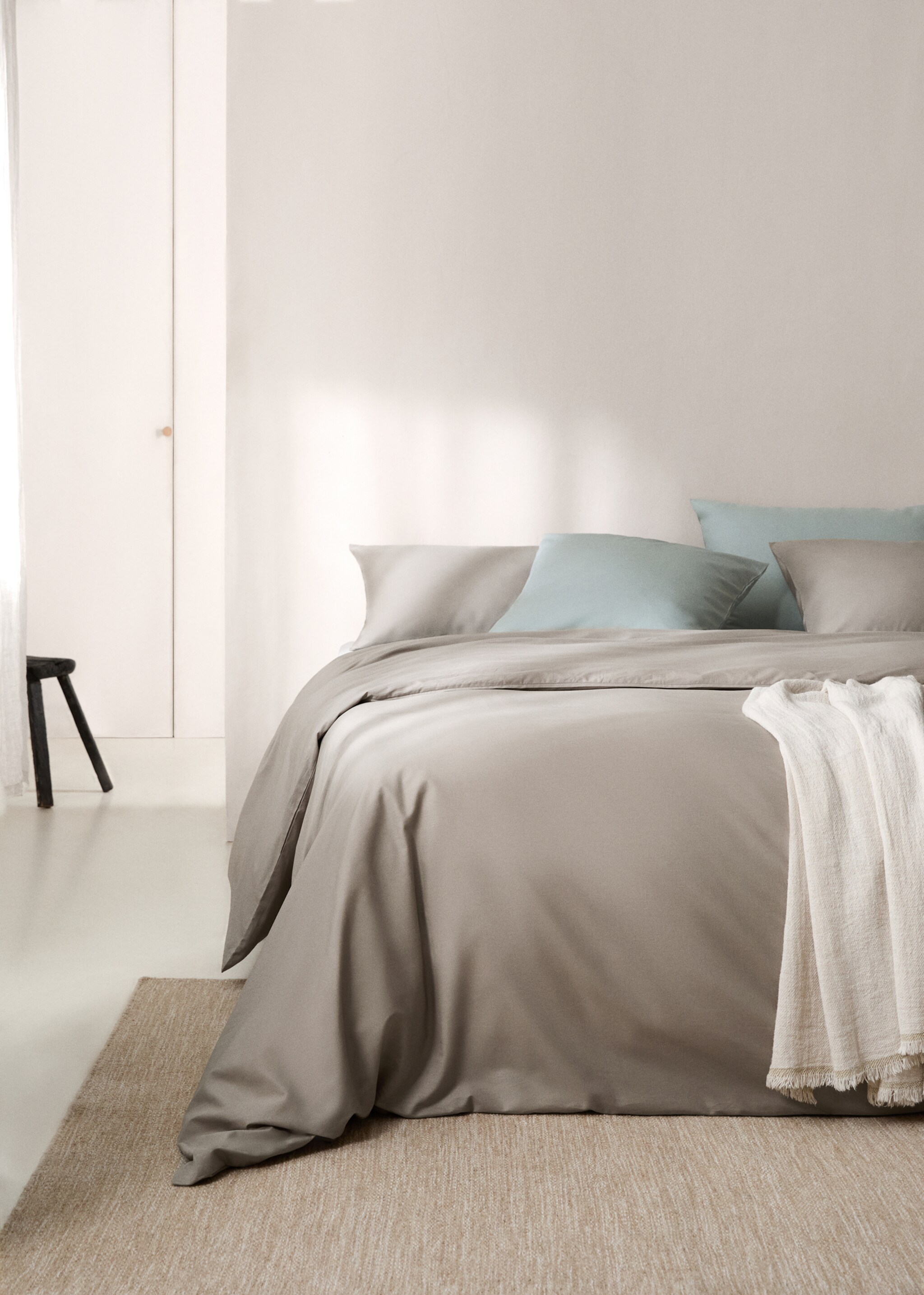 300 thread count cotton duvet cover for Queen bed - General plane, Medium Grey. Ref: 77021029-00.