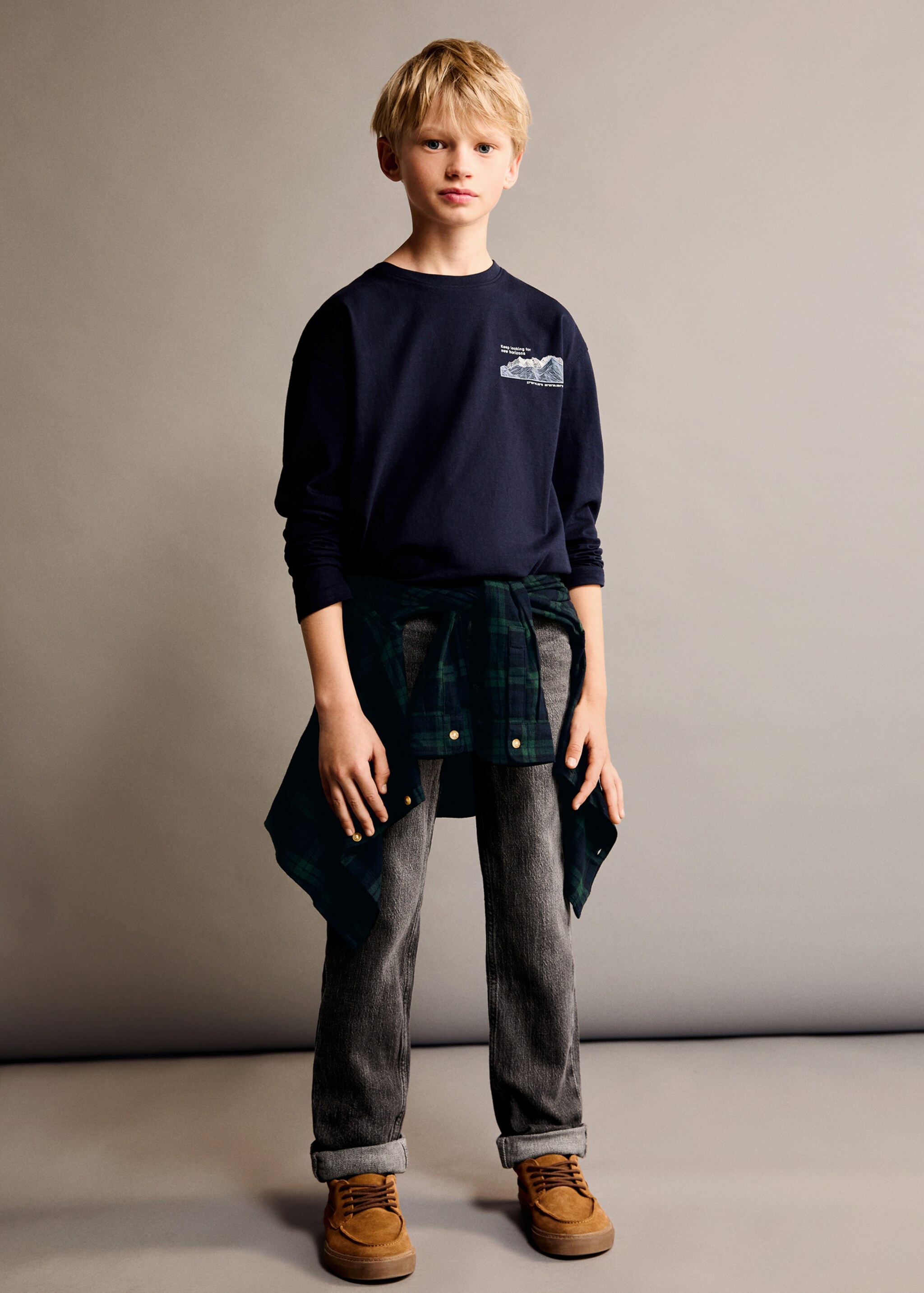 Jeans rectos bajo vuelta - Plano general, Gris. Ref: 77023260-00.