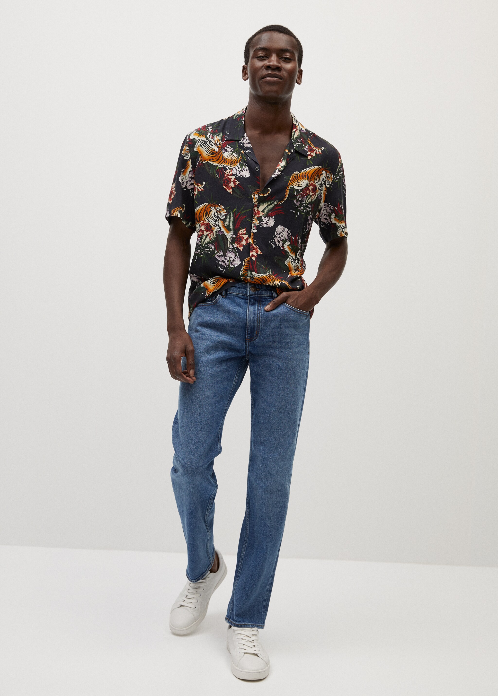 Camisa estampada hawaiana - Plano general