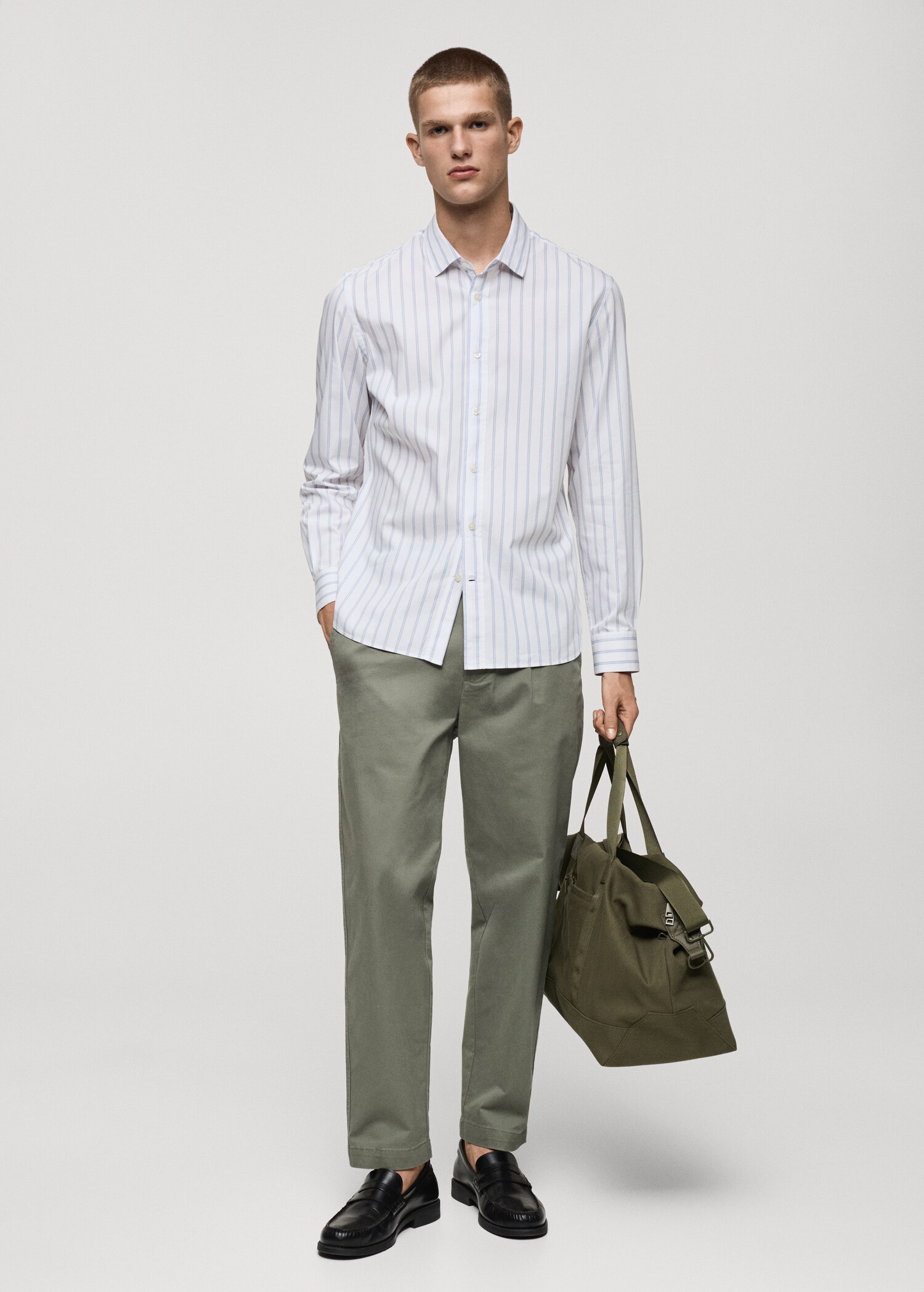 Camisa regular fit de algodão às riscas - Plano geral