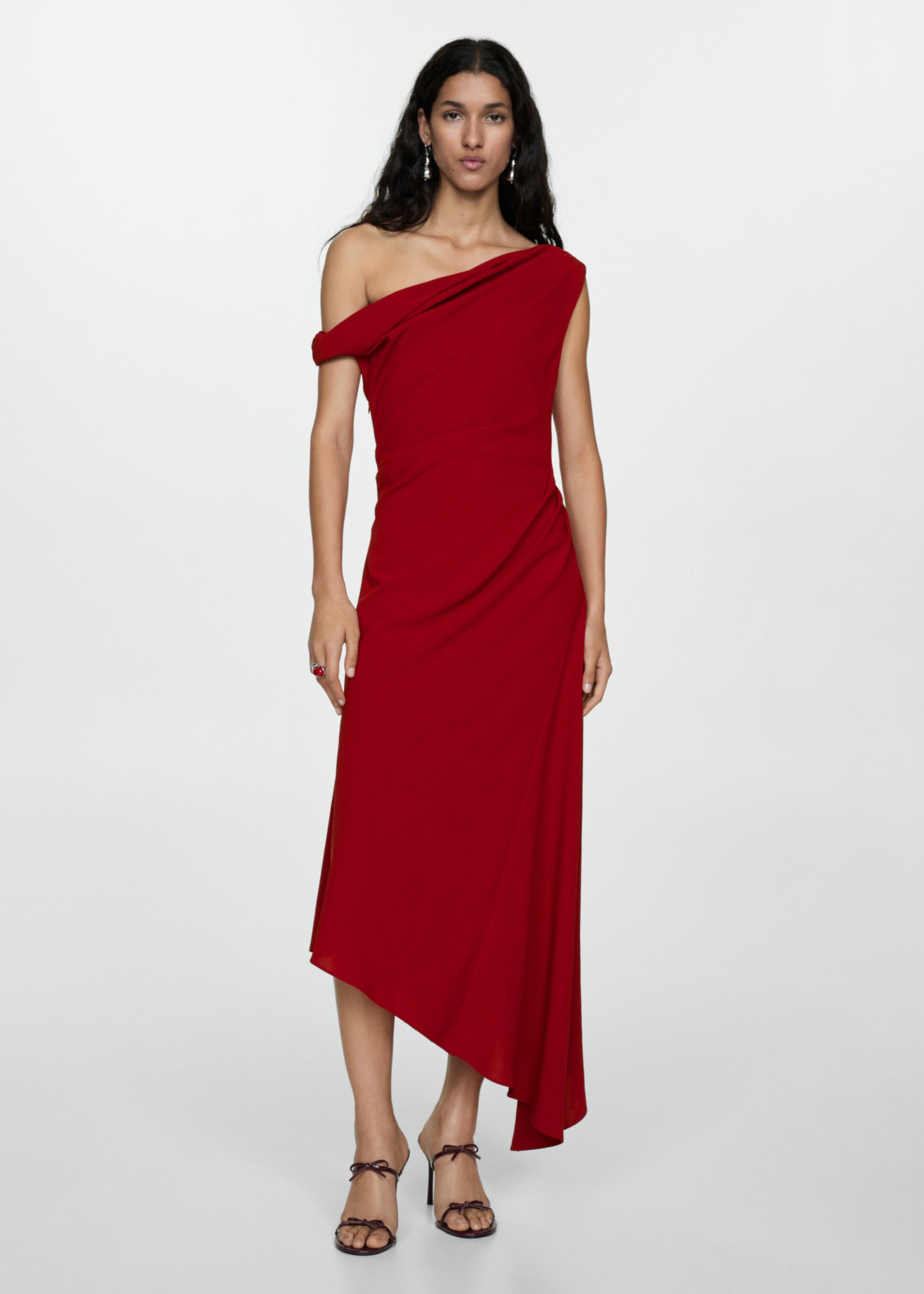 Asymmetrisches Kleid mit Raffdetails - Allgemeine Ansicht, Rot. Ref: 77025672-00.