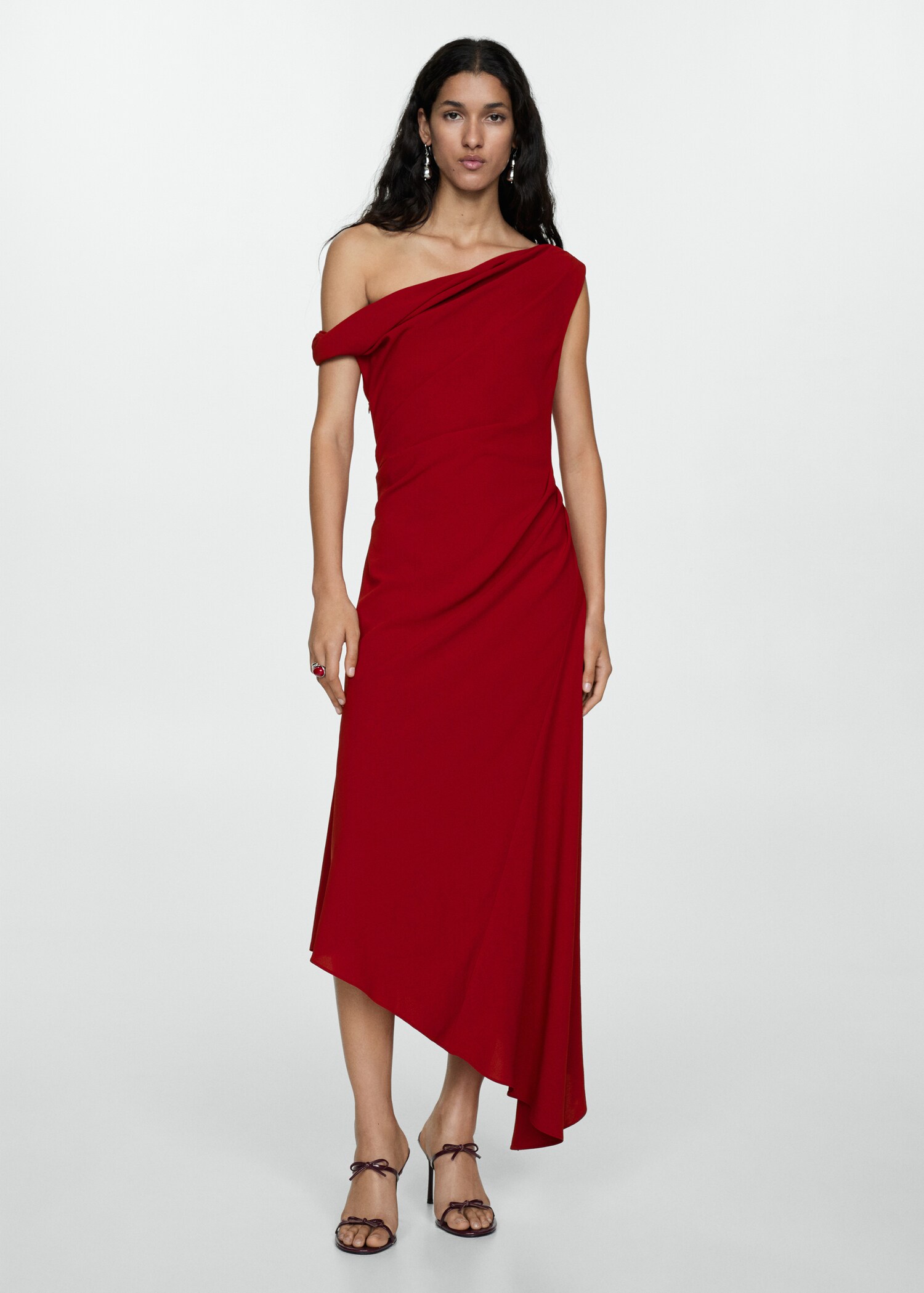 Asymmetrisches Kleid mit Raffdetails - Allgemeine Ansicht