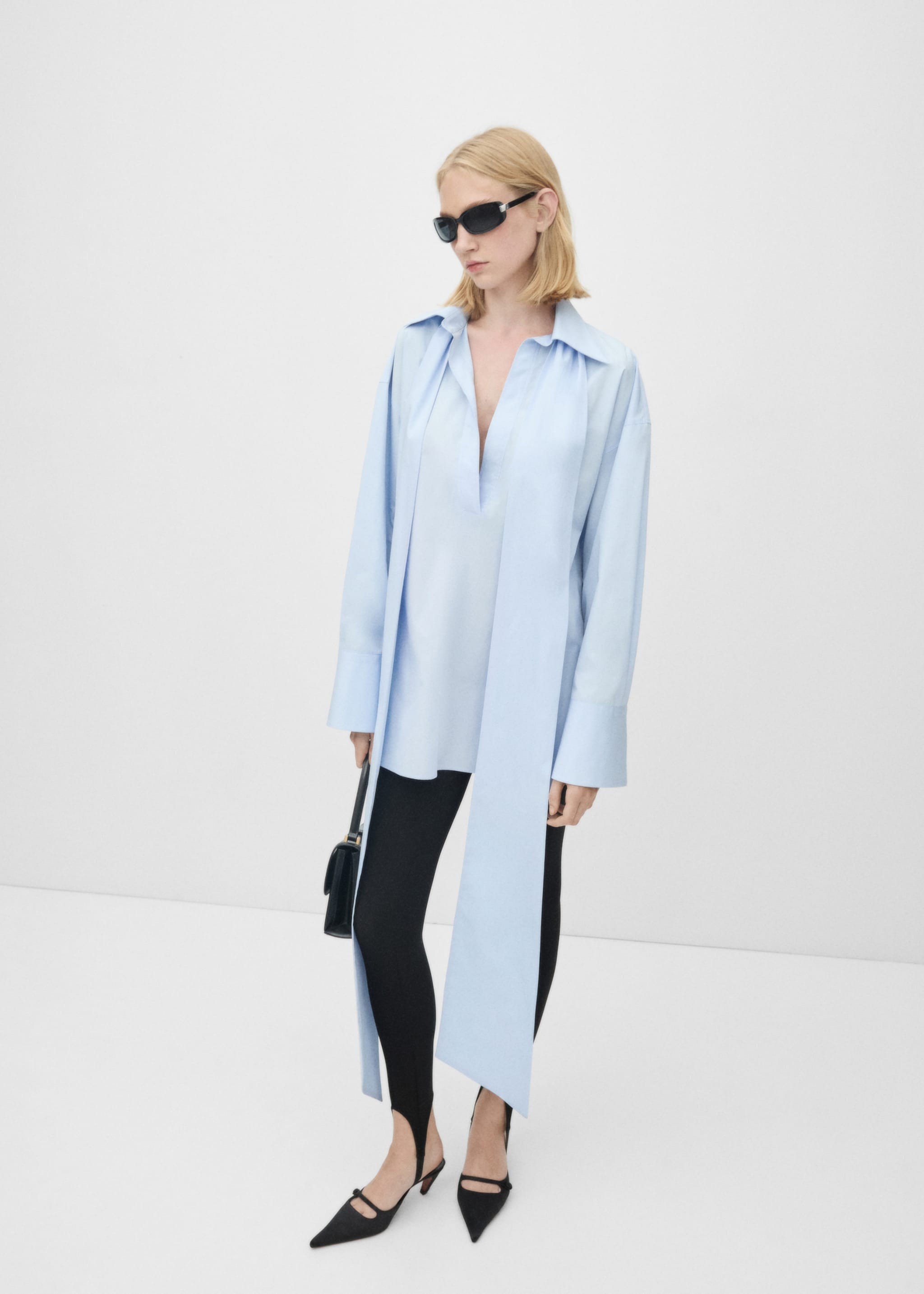 Halenka oversize s vázačkou - Celkový náhled, Modrá obloha. Ref: 77026763-00.