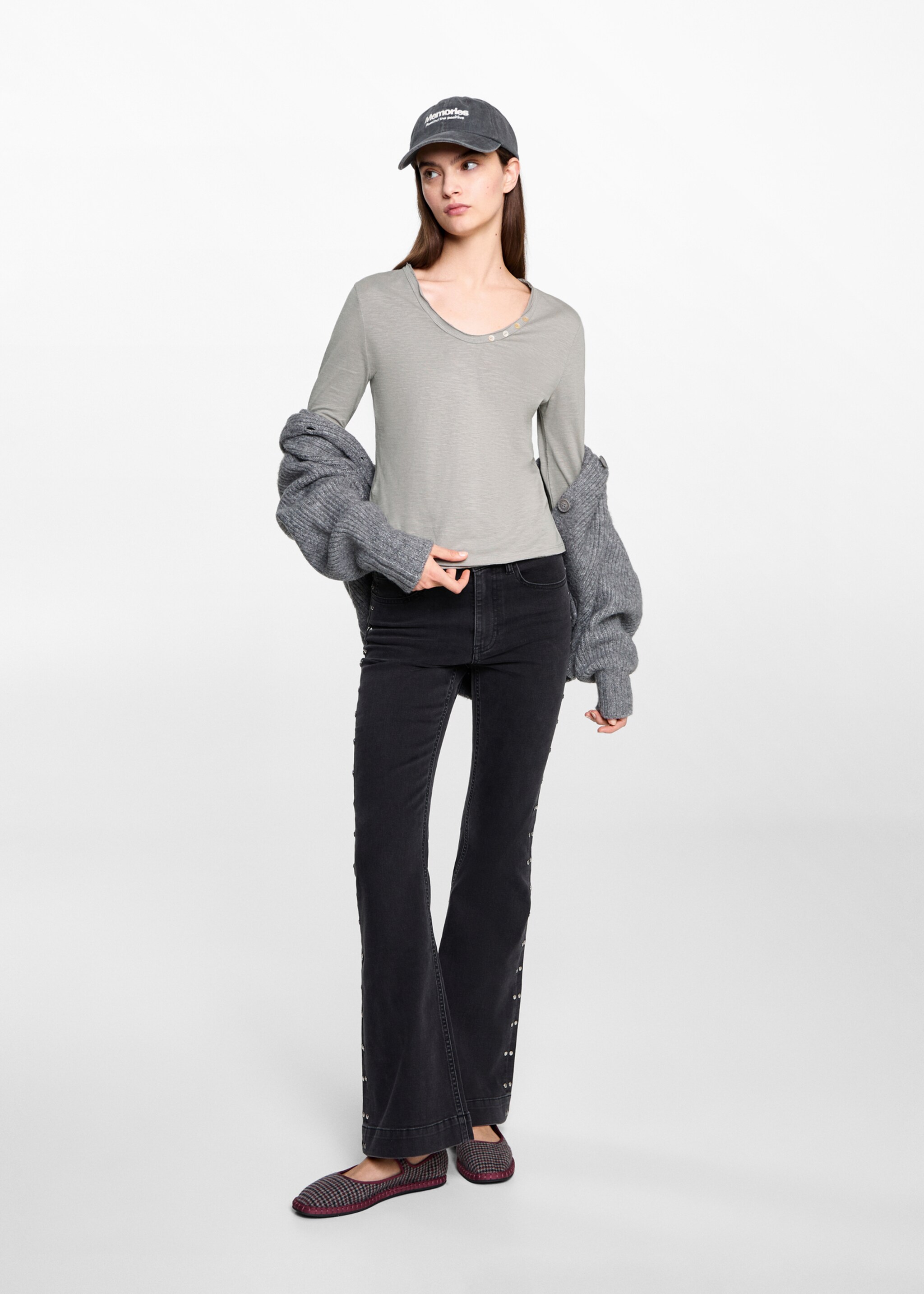 Samarreta màniga llarga botons - Pla general, Gris. Ref: 77027696-00.