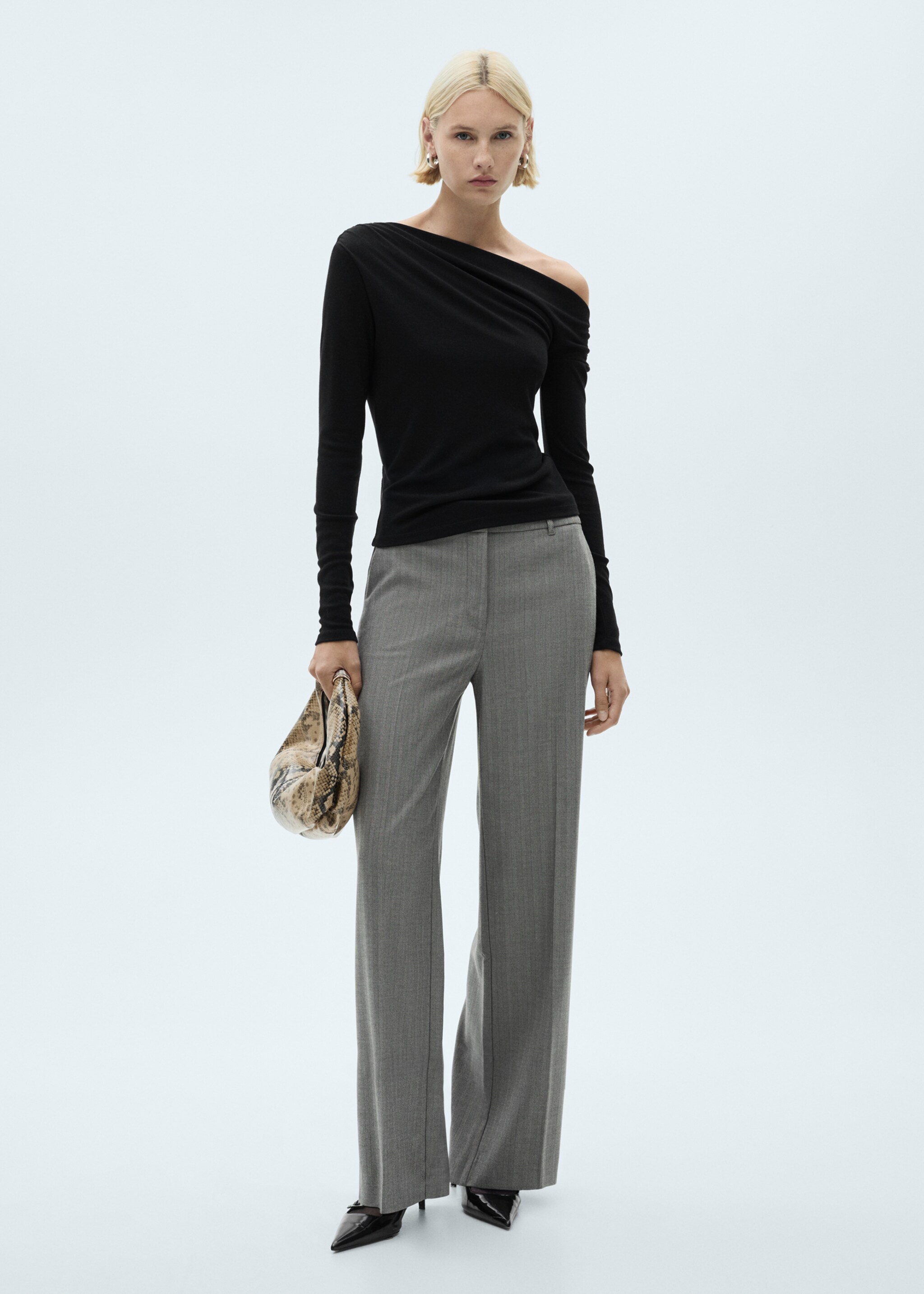 Draped asymmetrical T-shirt - General plane, Black. Ref: 77027697-00.