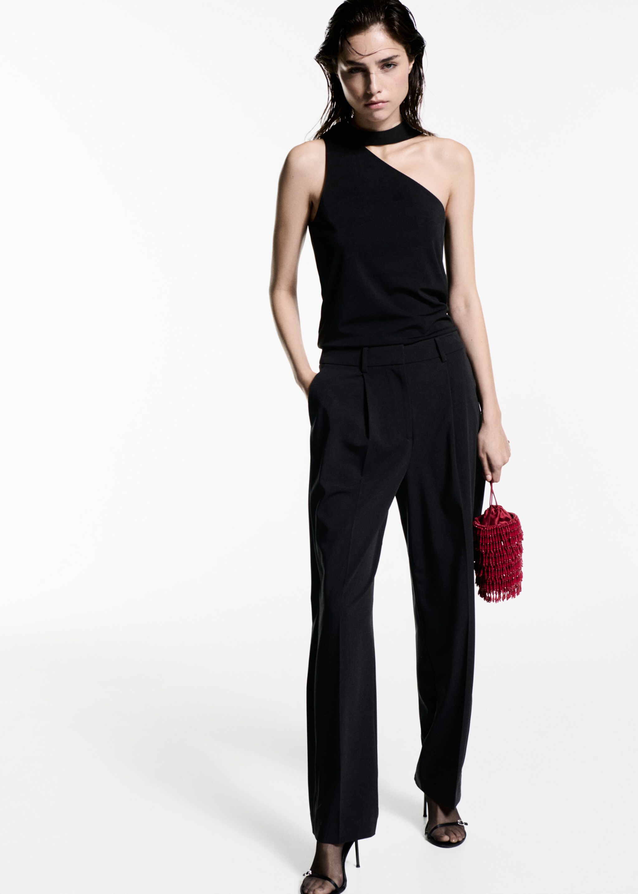 Asymmetrical top with choker neck - General plane, Black. Ref: 77029064-00.