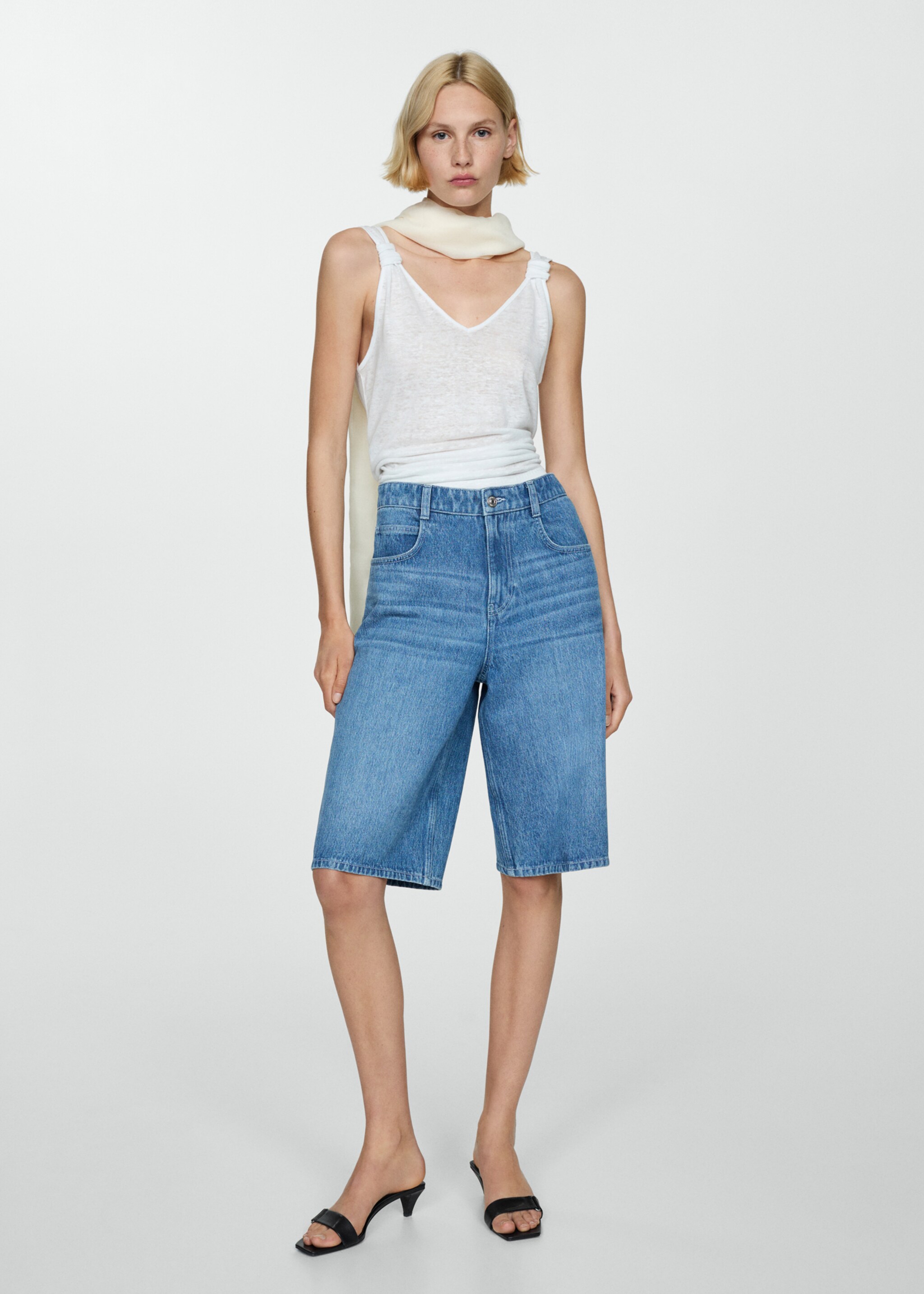 Linen top with knotted straps - General plane