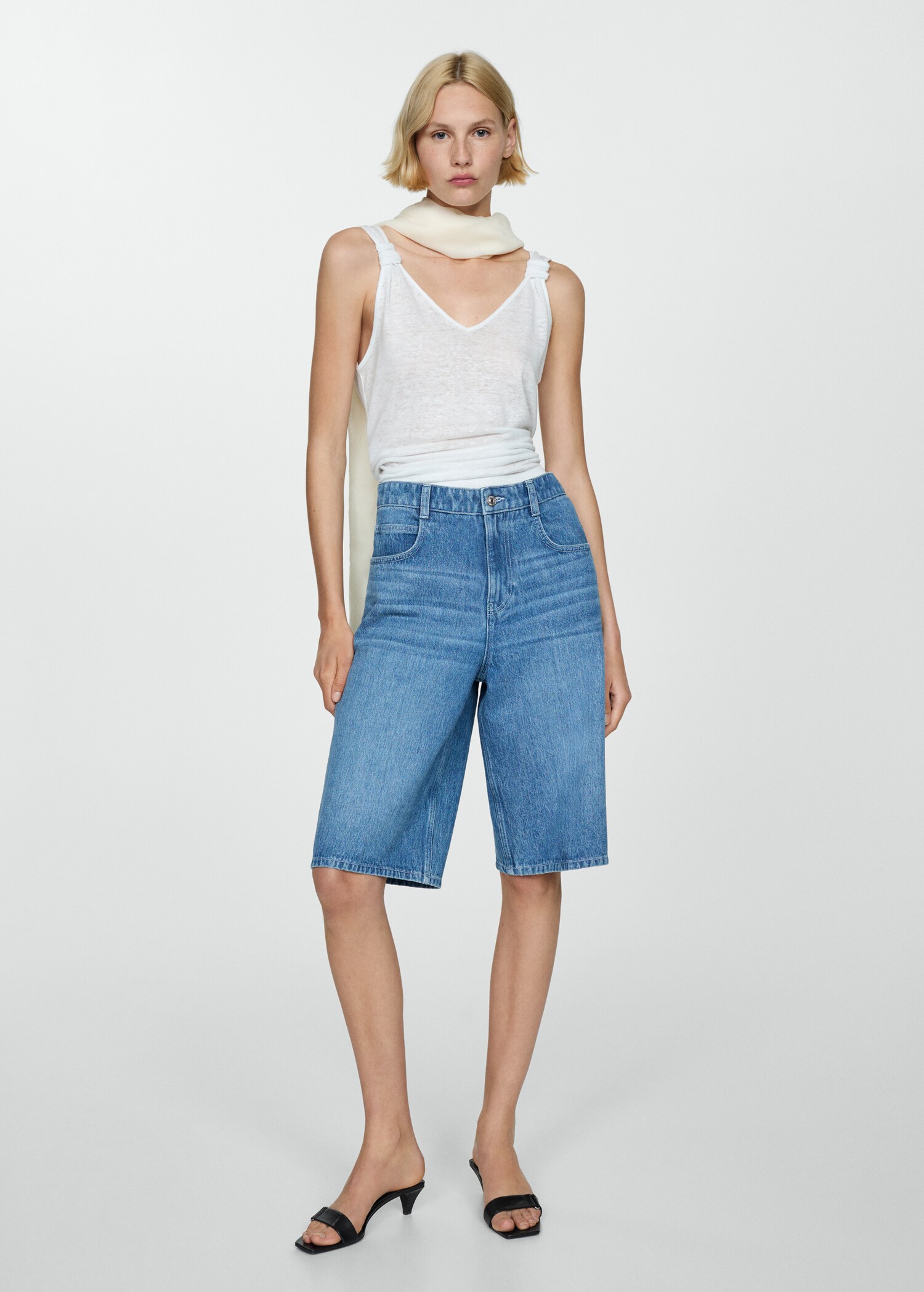 Linen top with knotted straps - General plane