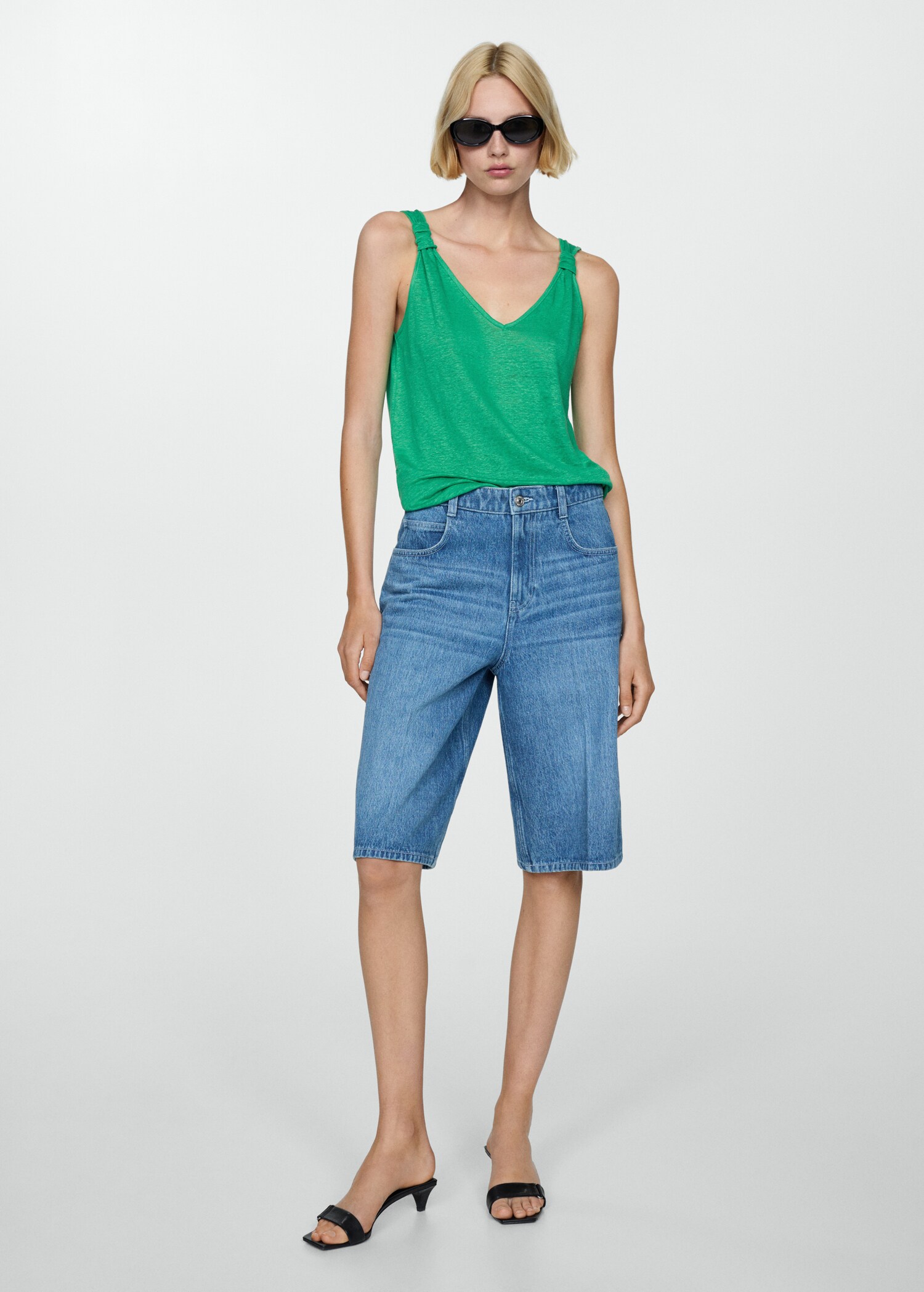 Linen top with knotted straps - General plane