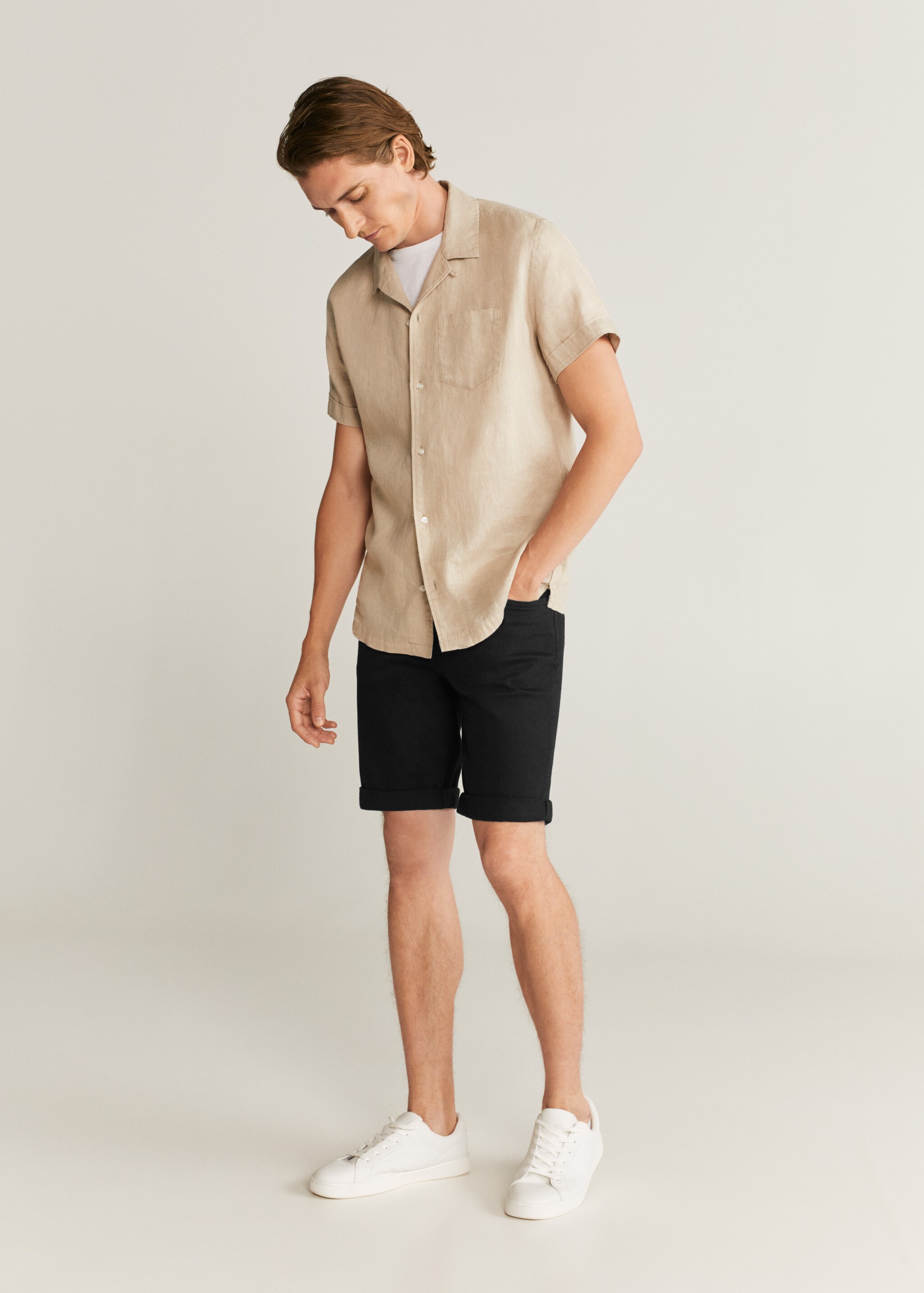 Bermuda denim negro  - Plano general
