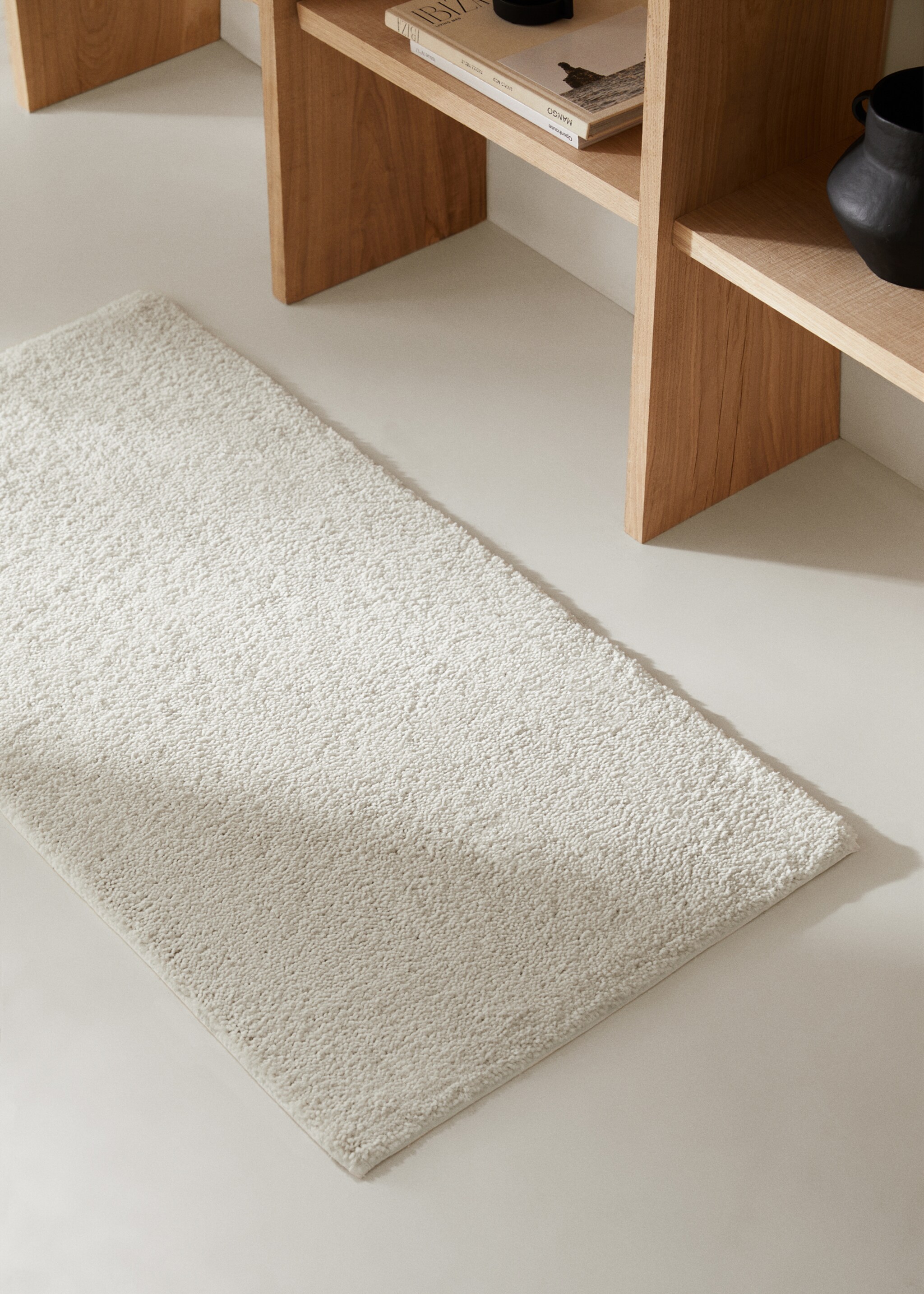 Tapis rectangulaire à poils moyens - Plan général, Blanc cassé. Ref: 77030583-00.