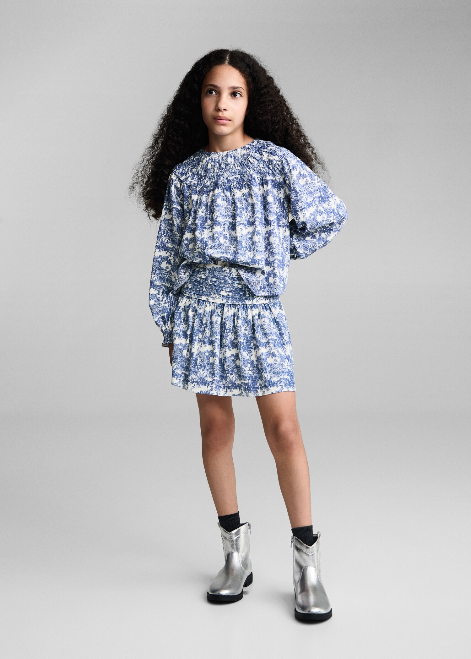Bedrukte blouse met plooitjes - Overzichtstekening