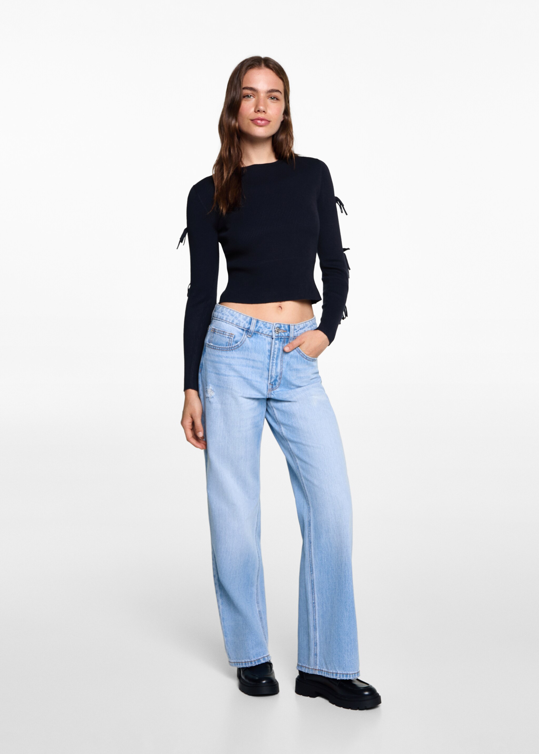 Sweater with bow openings - General plane