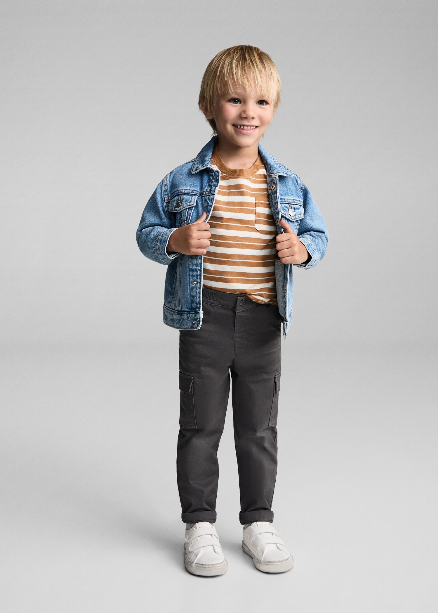 Elastic waist cargo trousers - General plane