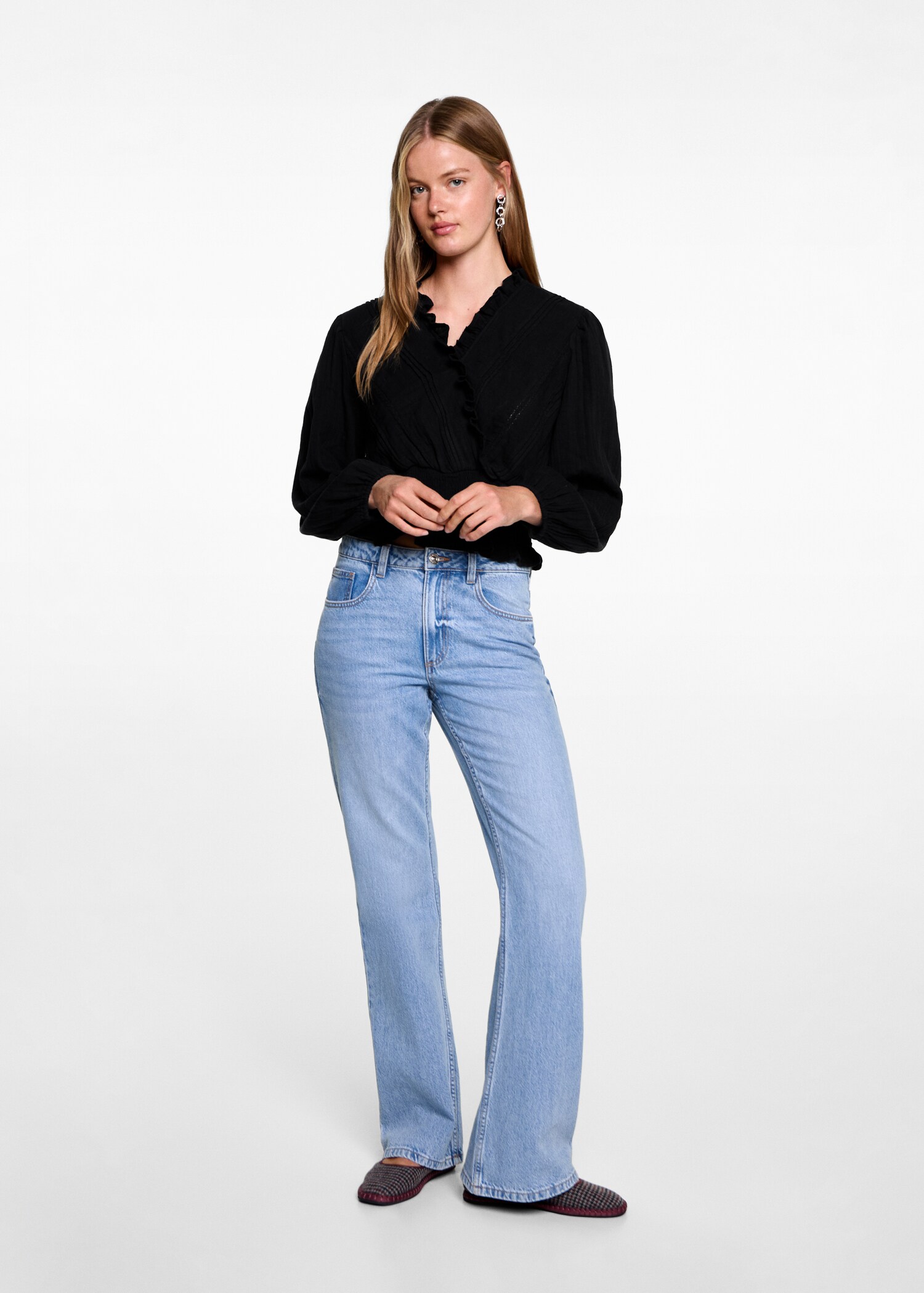 Wrap V-neckline blouse - General plane
