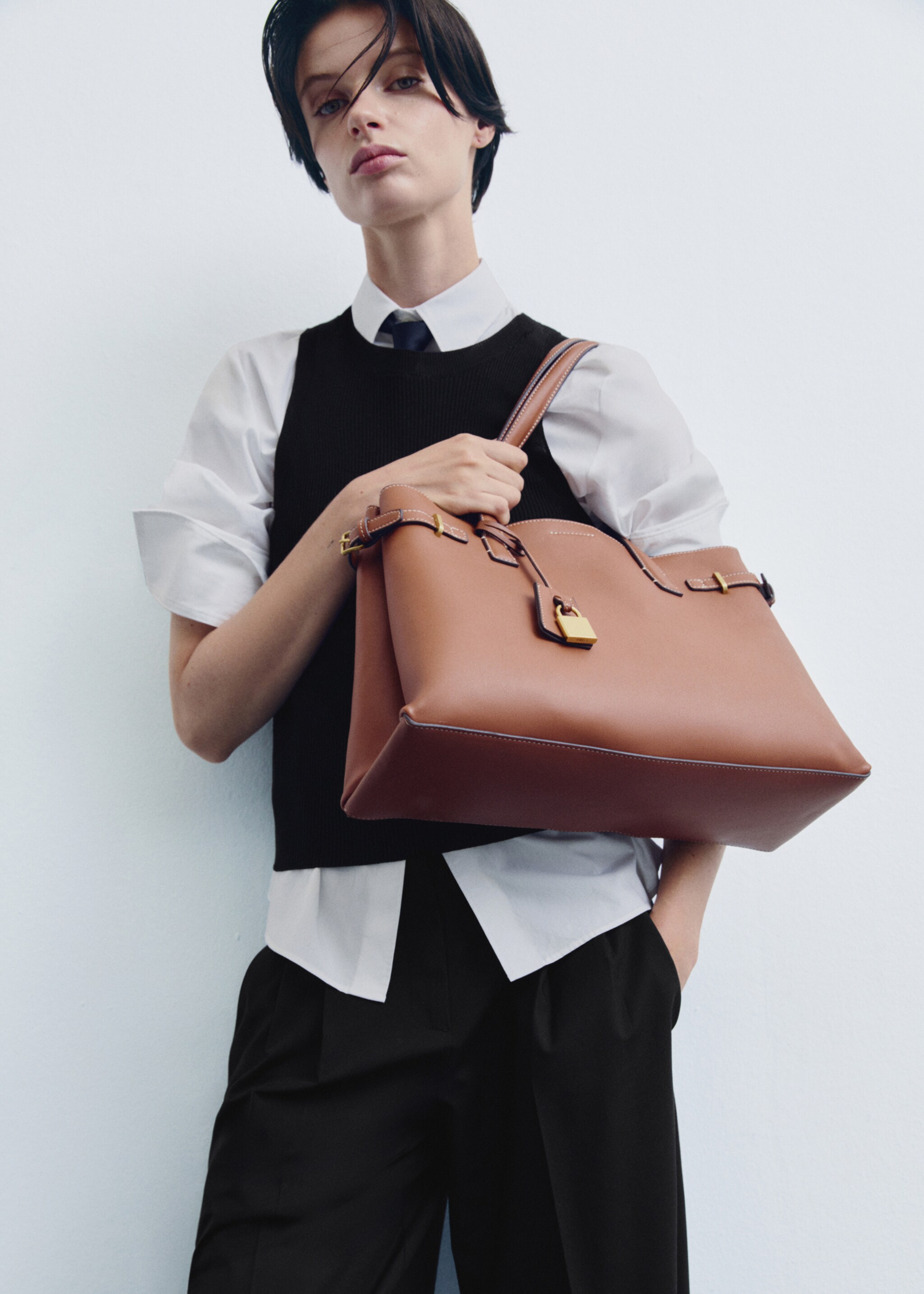 Shopper bag with padlock - General plane, Leather. Ref: 77036353-00.