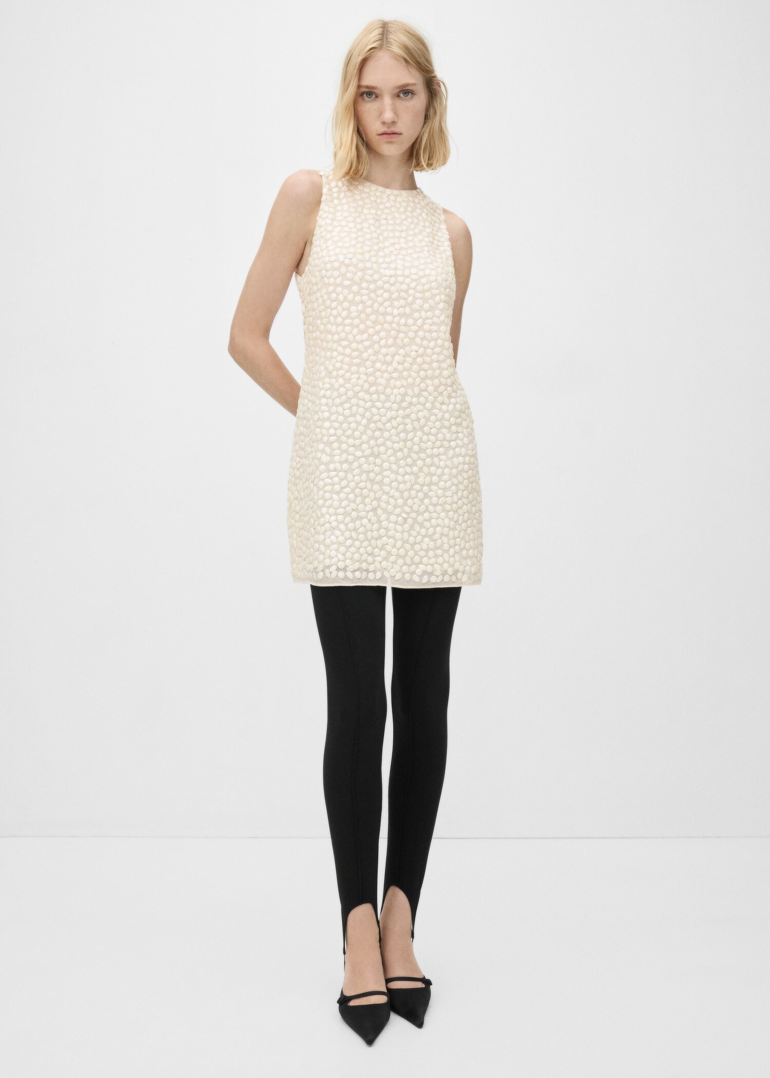 Short beaded dress - General plane