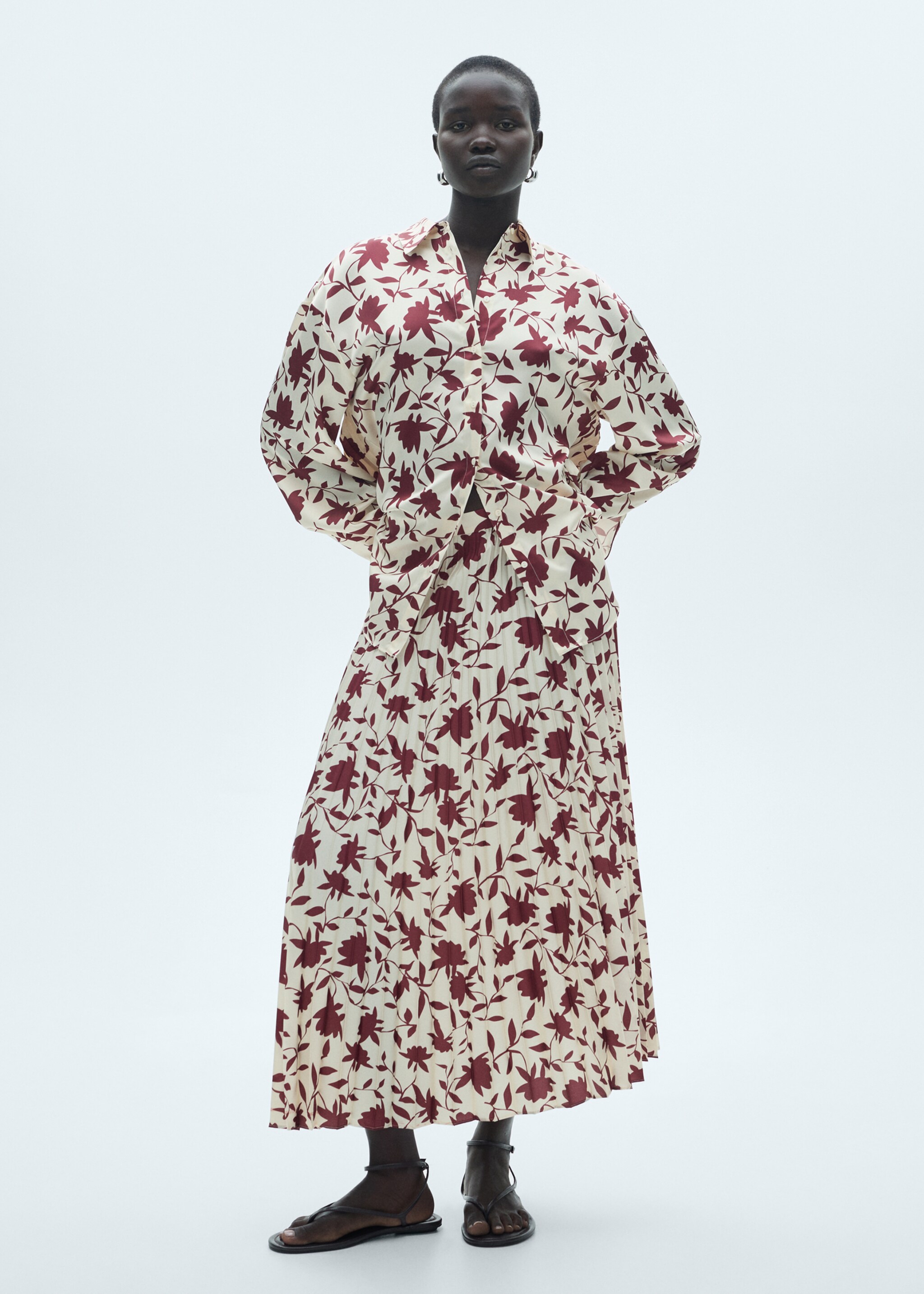 Plissée-Rock mit Blumenmuster - Allgemeine Ansicht, Cremeweiß. Ref: 77037676-00.