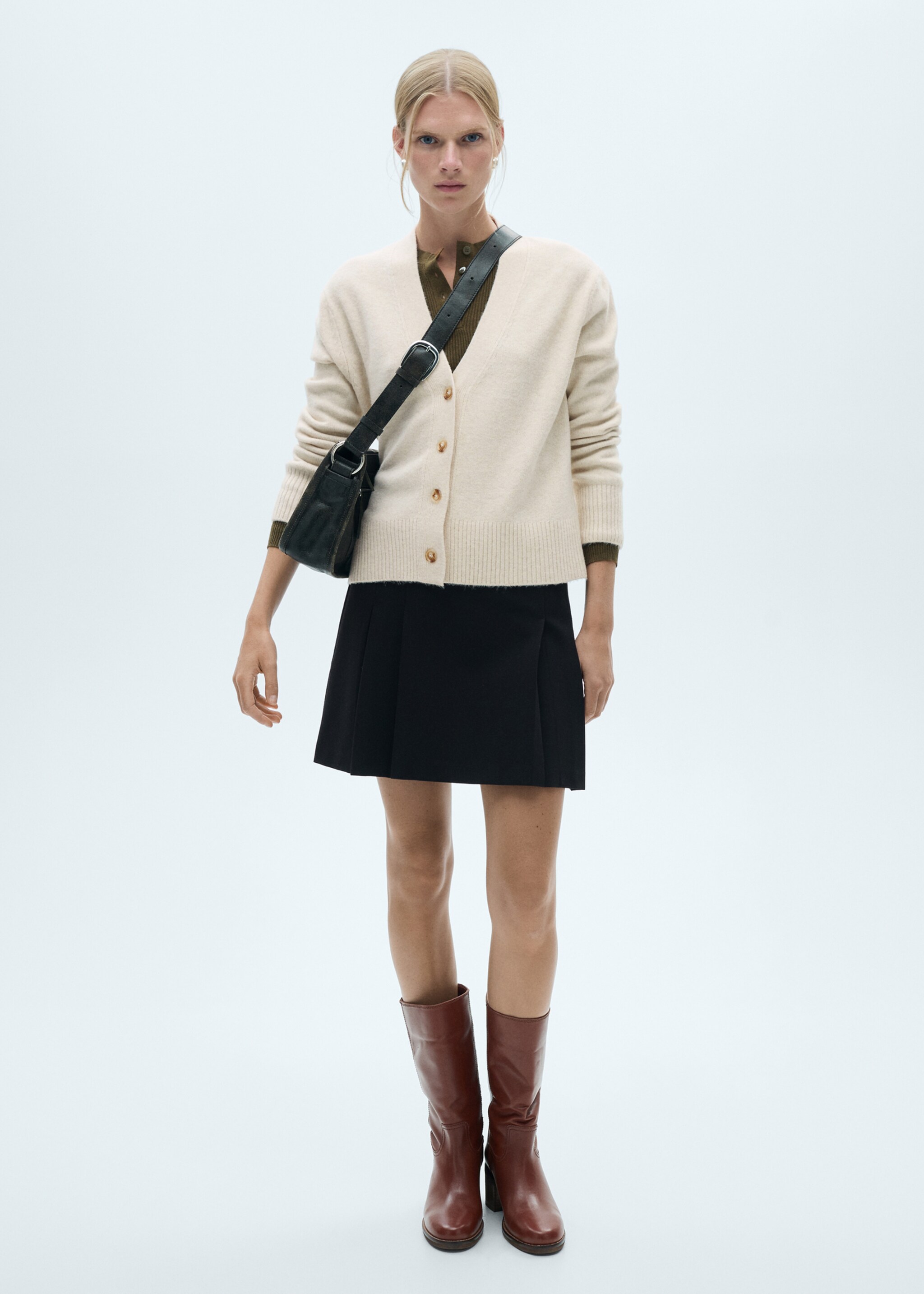 Strickjacke mit Knöpfen - Allgemeine Ansicht, Sandfarben. Ref: 77038269-00.