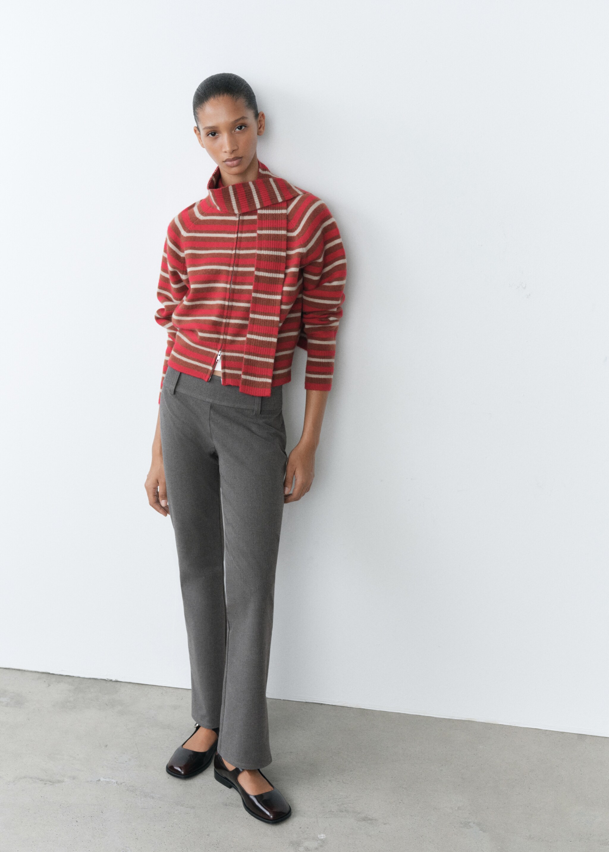 Low-rise flared trousers - General plane, Dark Heather Grey. Ref: 77038637-00.