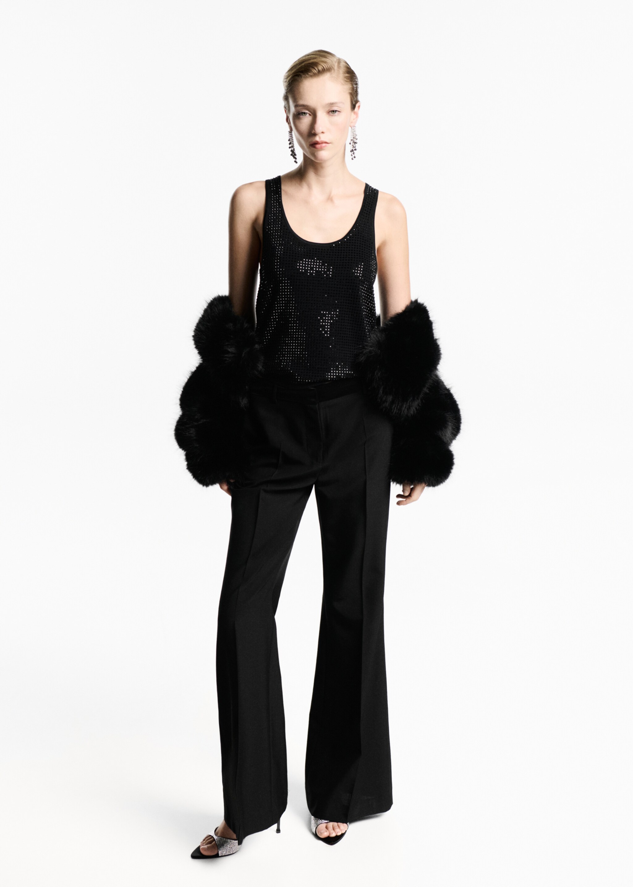 Gebreide top met strasdetail - Overzichtstekening, Zwart. Ref: 77039043-00.