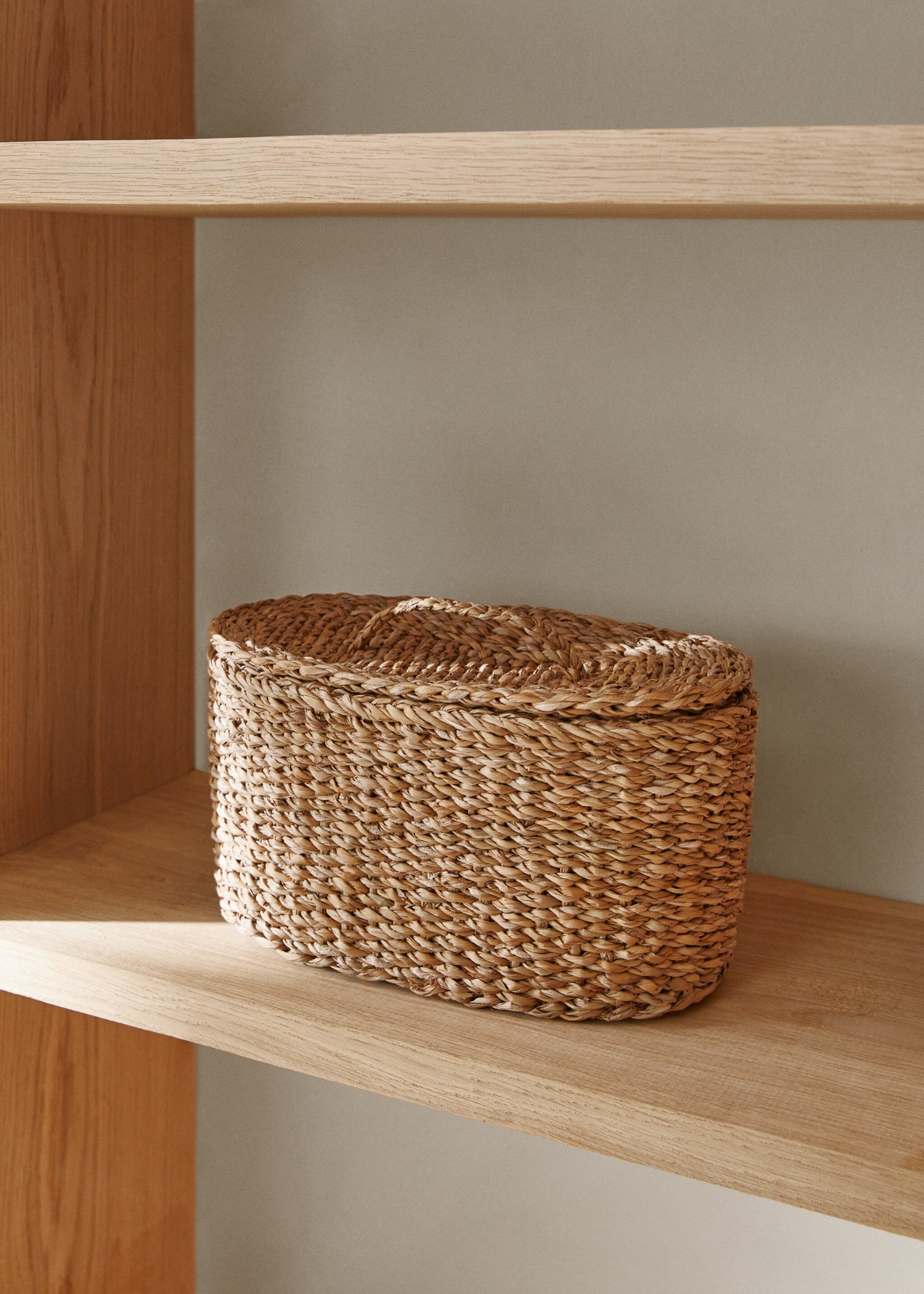 Small natural fibre oval basket - General plane, Beige. Ref: 77040334-00.